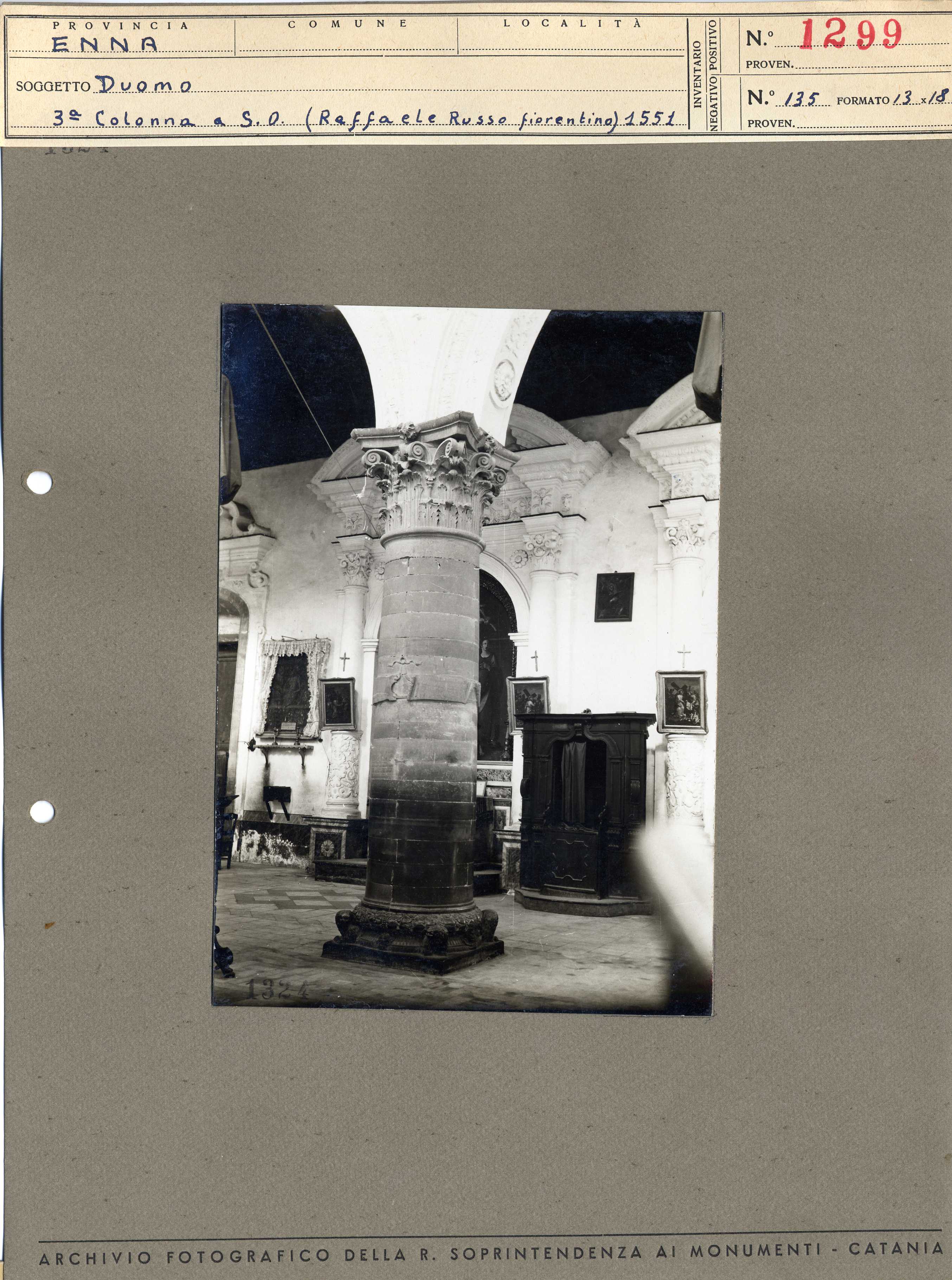 Sicilia - Enna – Architettura religiosa - Duomo - colonna (positivo, elemento-parte componente, scheda di supporto) di Francesco Valenti (primo quarto XX)