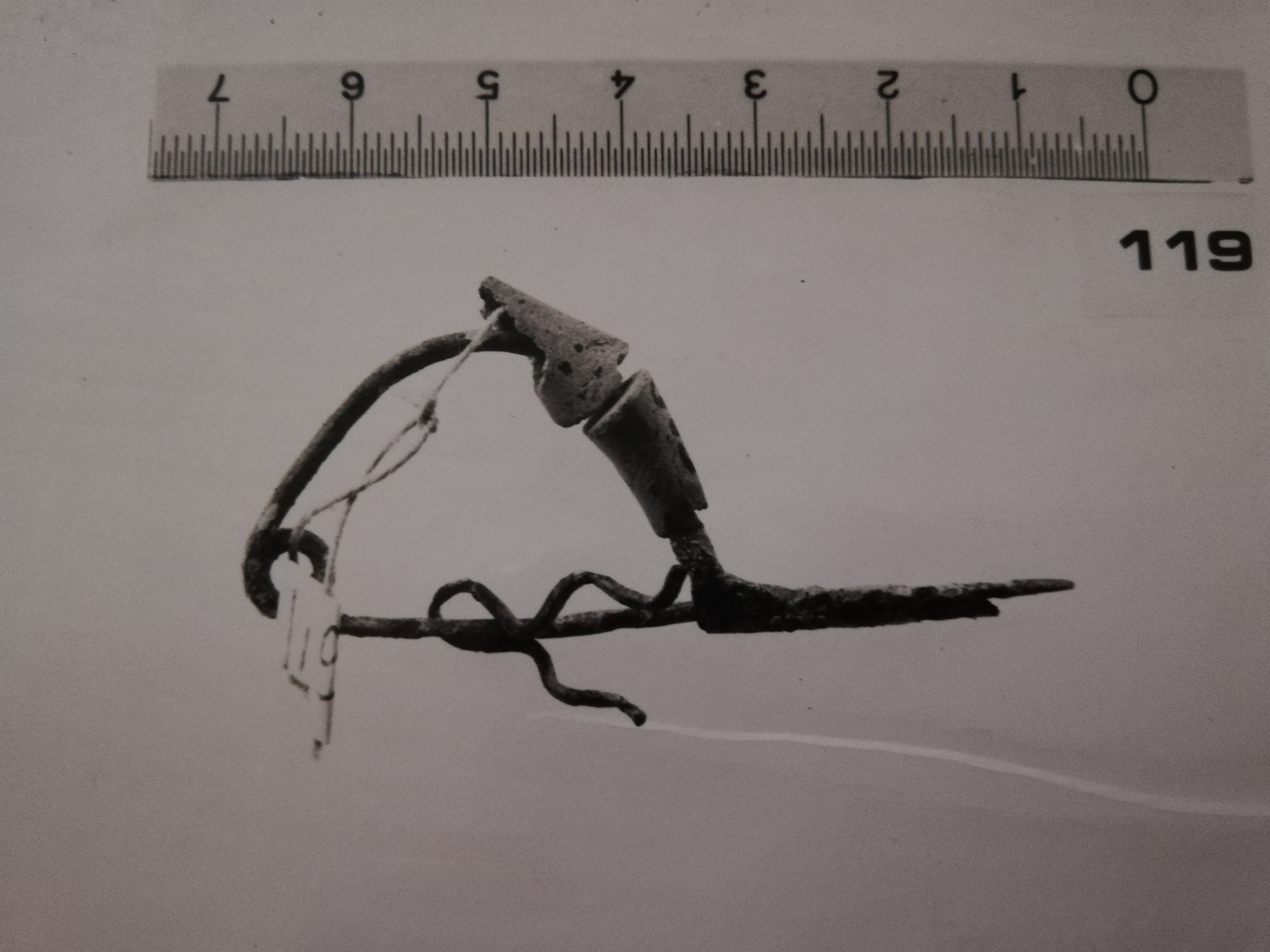 fibula/ ad arco rivestito, e staffa lunga (SECOLI/ VII a.C)
