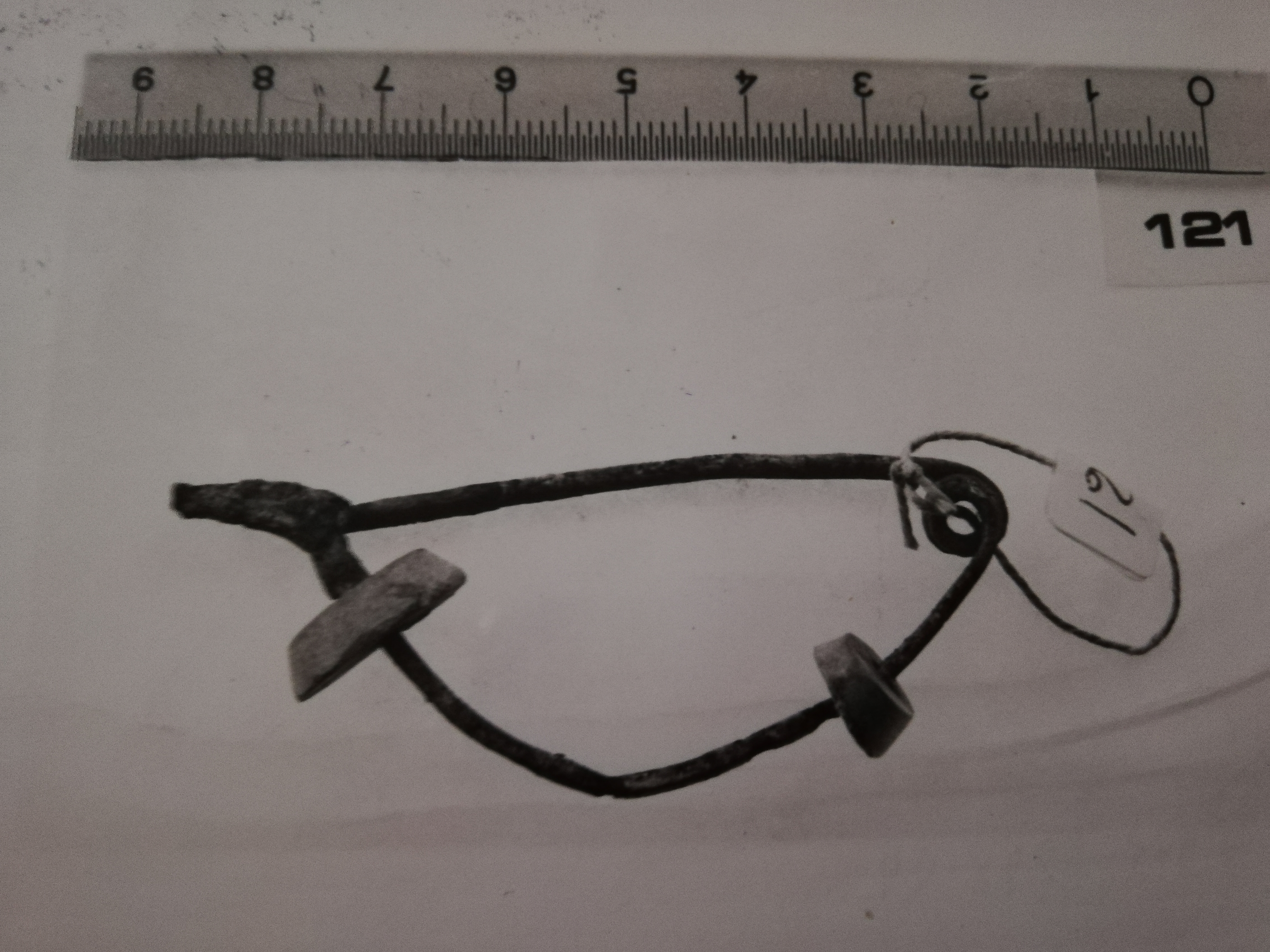 fibula/ ad arco rivestito (fine SECOLI/ VIII a.C)