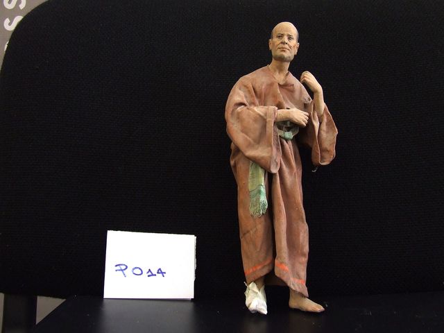 Uomo con bastone (statuetta di presepio, elemento d'insieme) di Mazzeo, Antonio (attribuito) - bottega leccese (seconda metà XX)