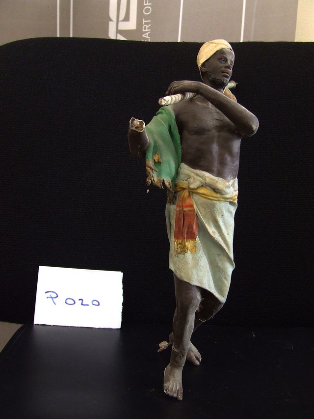 nero con bandiera (statuetta di presepio, elemento d'insieme) di Mazzeo, Antonio (attribuito) - bottega leccese (seconda metà XX)