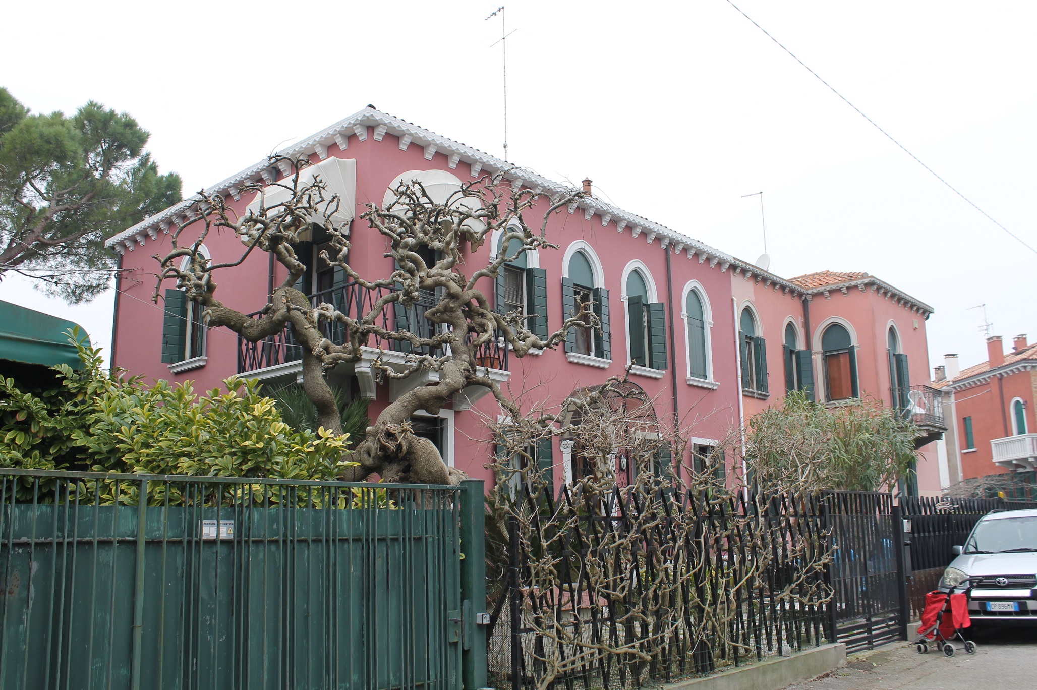 [Villino abbinato in Via San Giovanni d'Acri, 19, 20] (villino, abbinato) - Venezia (VE)  (XX)