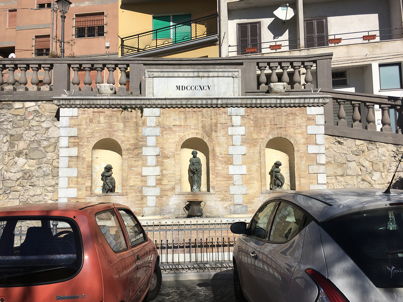 Fontana - lavatoio [Piazza Vittorio Emanuele] (fontana) - Carunchio (CH) 