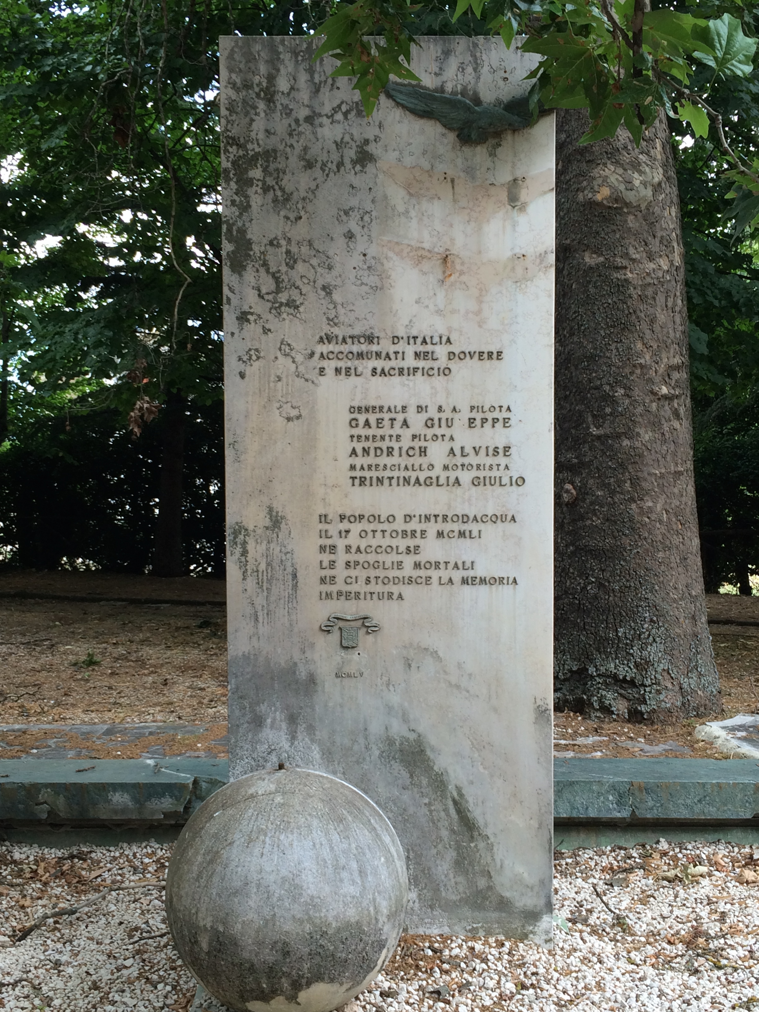 monumento ai caduti - a stele - ambito abruzzese (seconda metà XX sec)