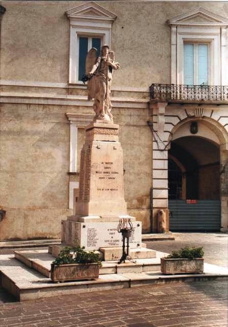 monumento ai caduti, San Michele Arcangelo (monumento ai caduti - a cippo) di Remedi Enrico (sec. XX)