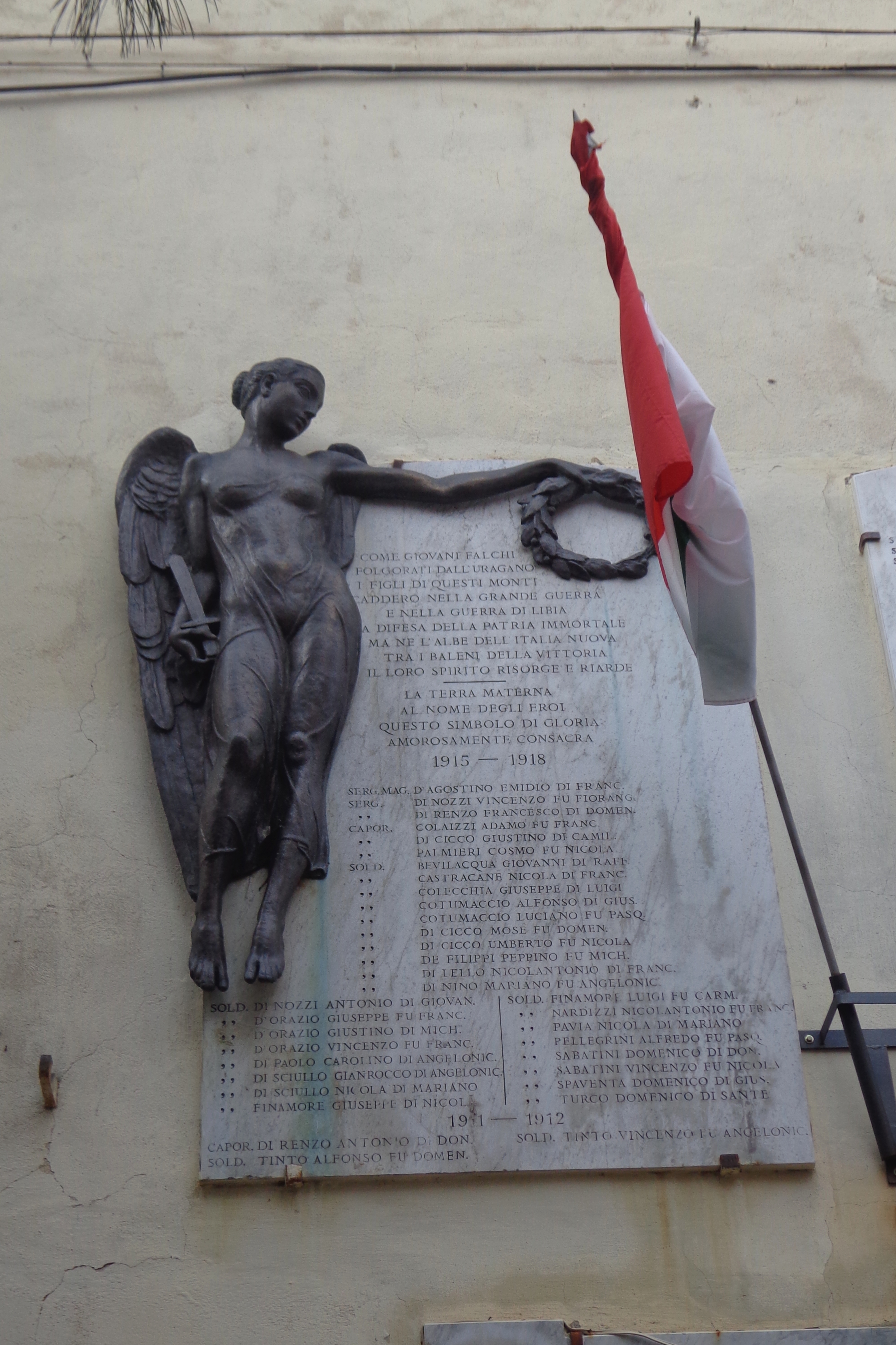 Allegoria della Vittoria (monumento ai caduti - a lapide) di Ricci Gildo (attribuito) (sec. XX)