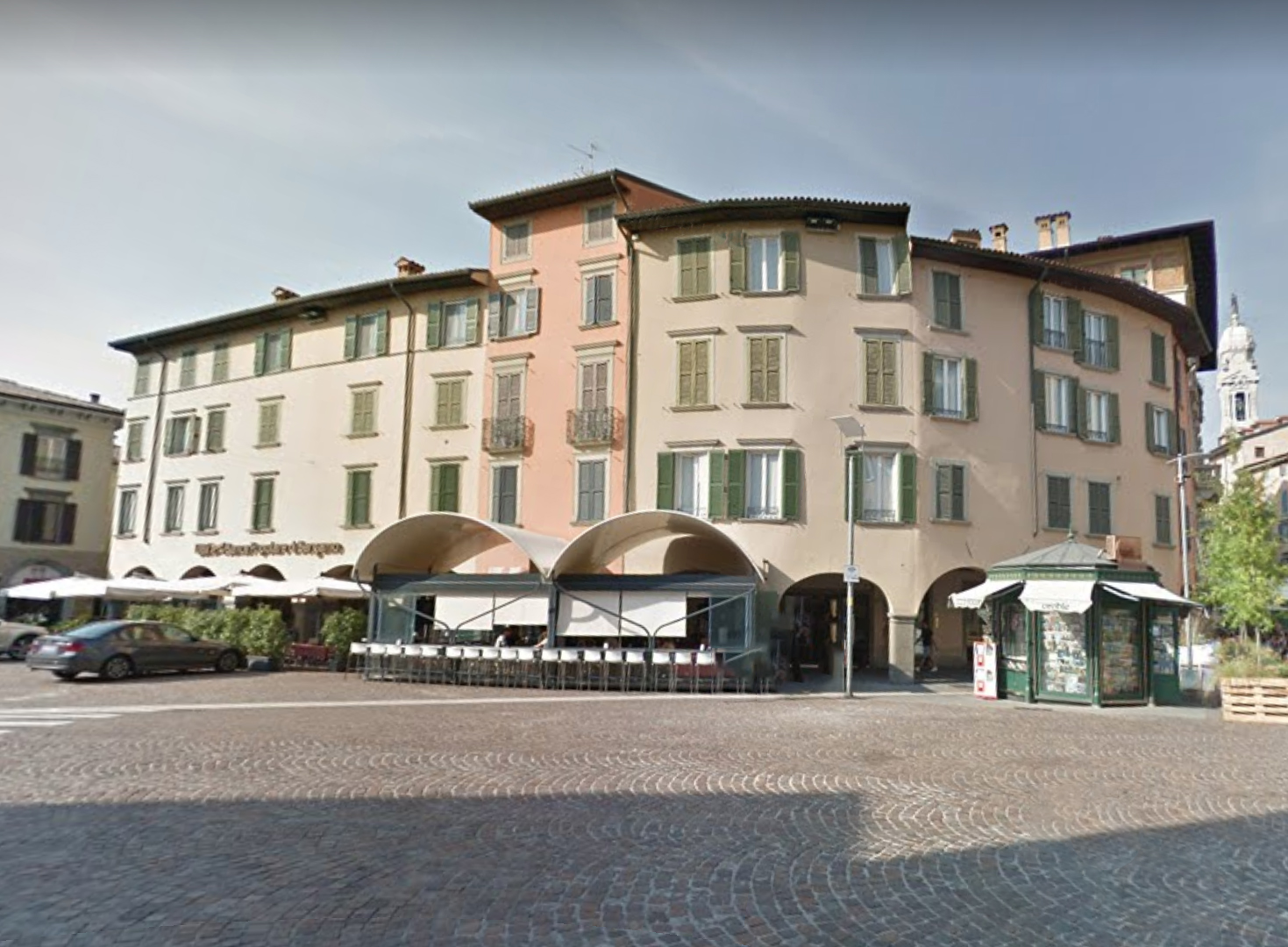 Case con portici in piazza Pontida (casa) - Bergamo (BG) 