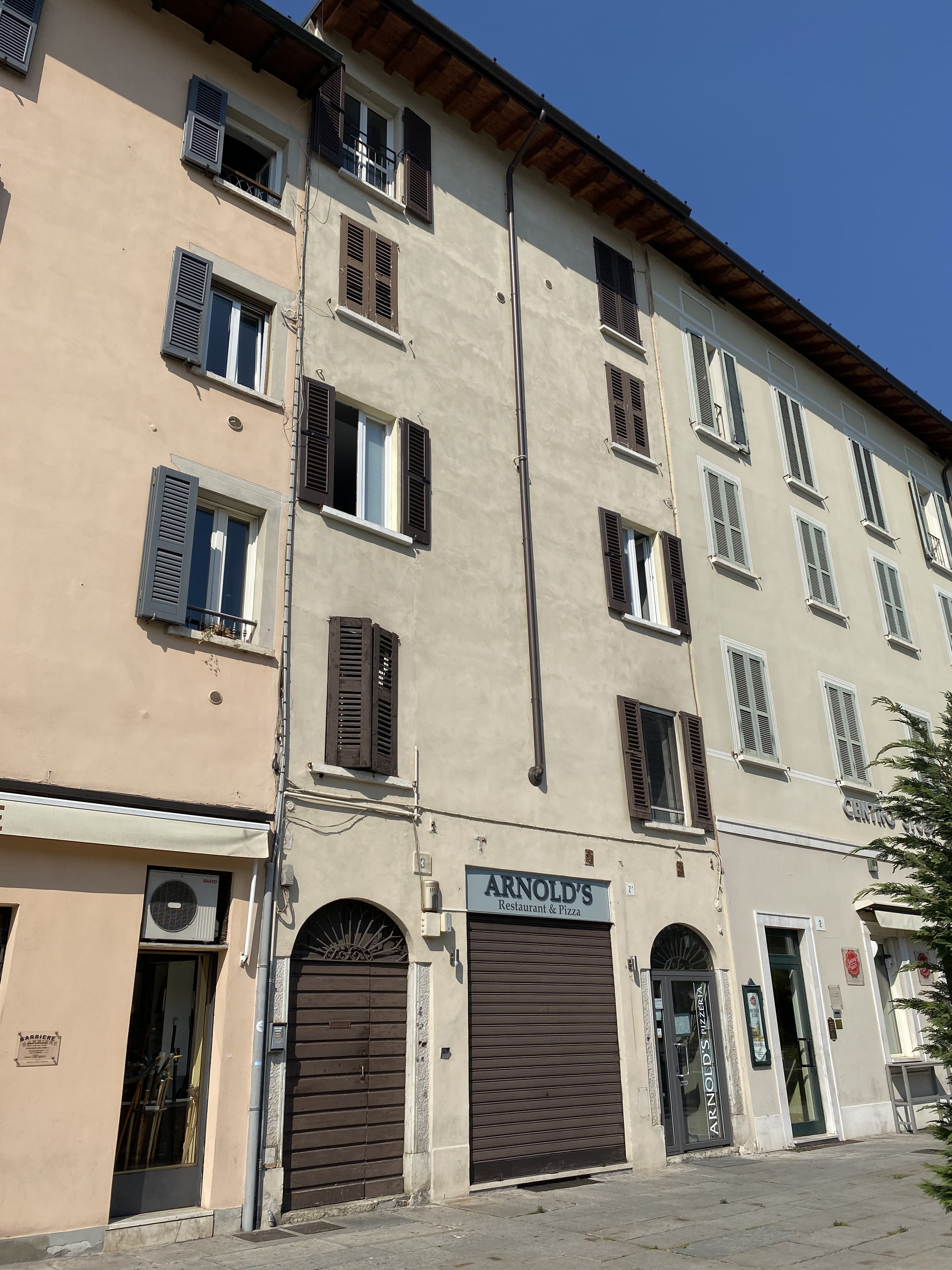 Casa in Piazzale Arnaldo, 3 (casa, in linea) - Brescia (BS)  (N.R)