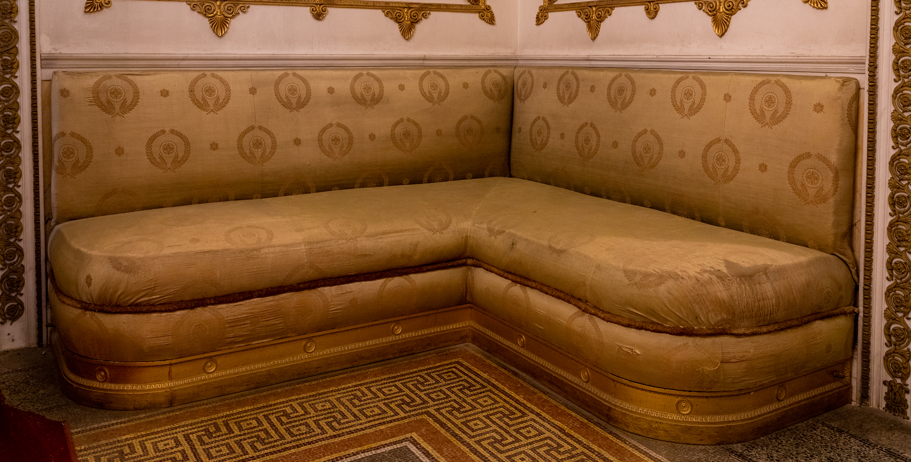 divano, serie di Palagi Pelagio (attribuito) - ambito piemontese (secondo quarto XIX)