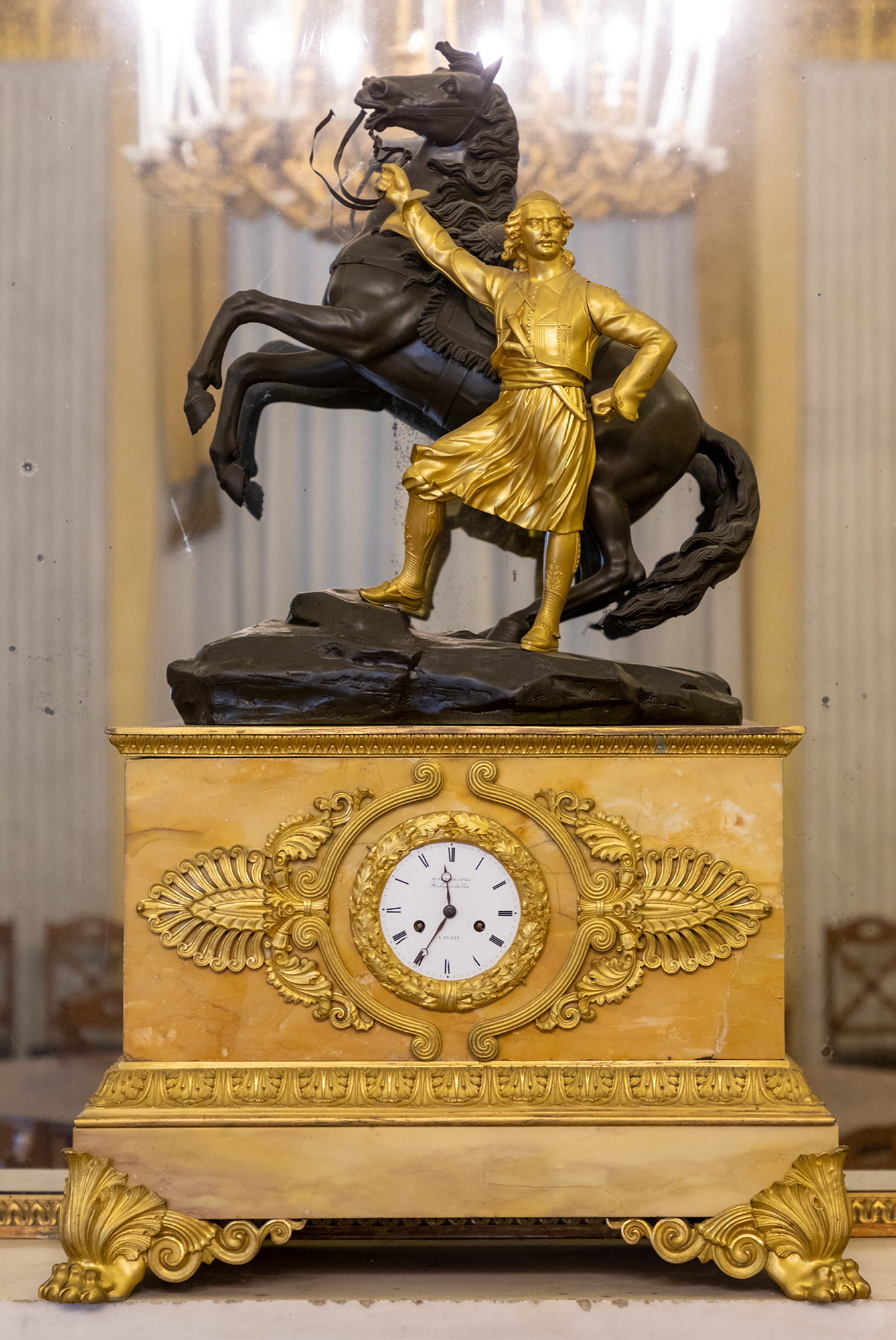 patriota greco in atto di trattenere un cavallo (orologio - da mensola, opera isolata) di Musy Père & Fils - manifattura francese, manifattura francese (secondo quarto, secondo quarto sec. XIX, sec. XIX)