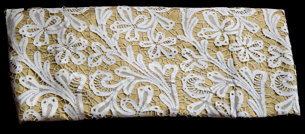 copriletto - manifattura di Cantù (fine/ inizio secc. XIX/ XX)