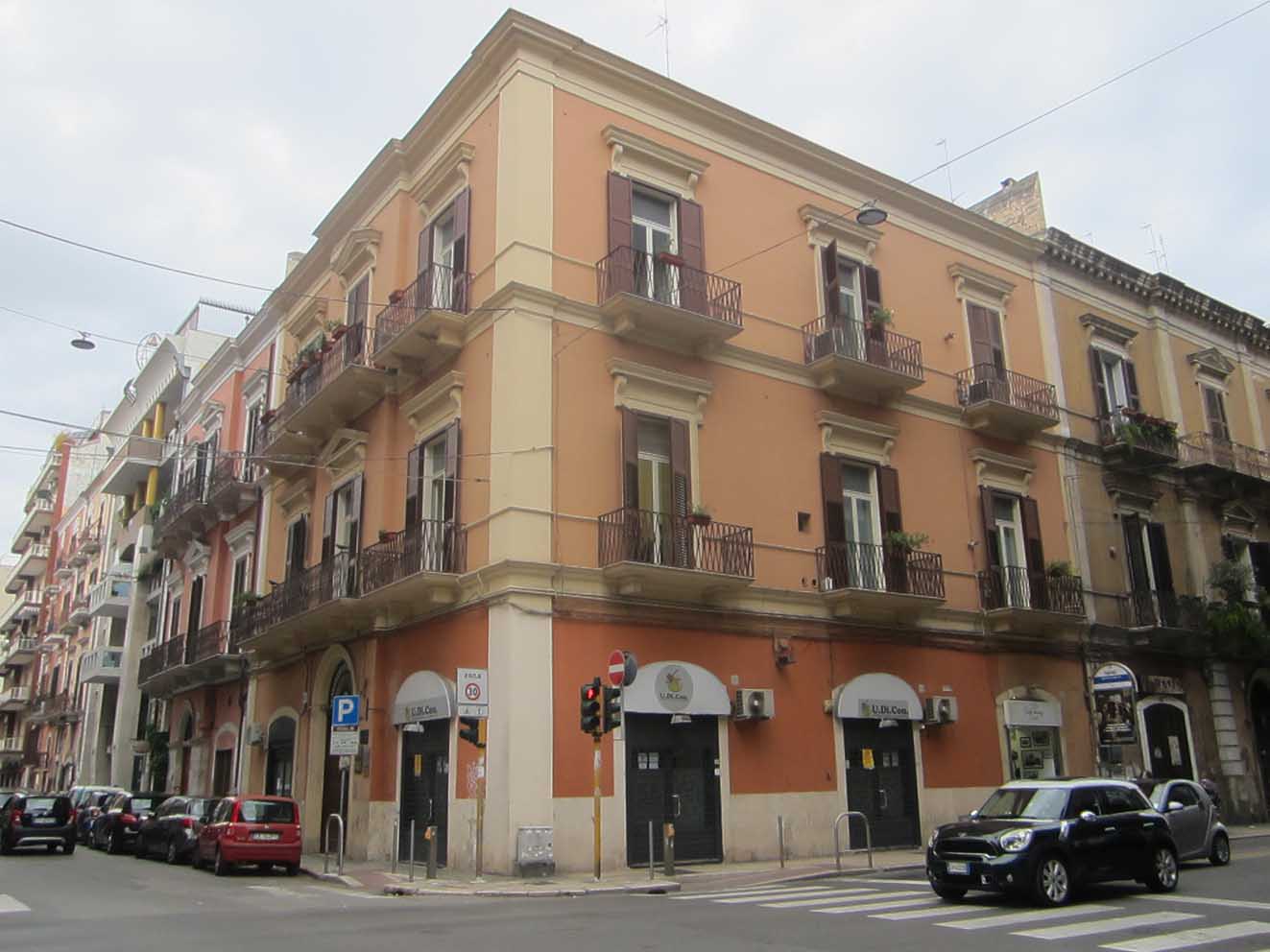 [Edificio in Via Calefati, 191] (casa in linea) - Bari (BA) 