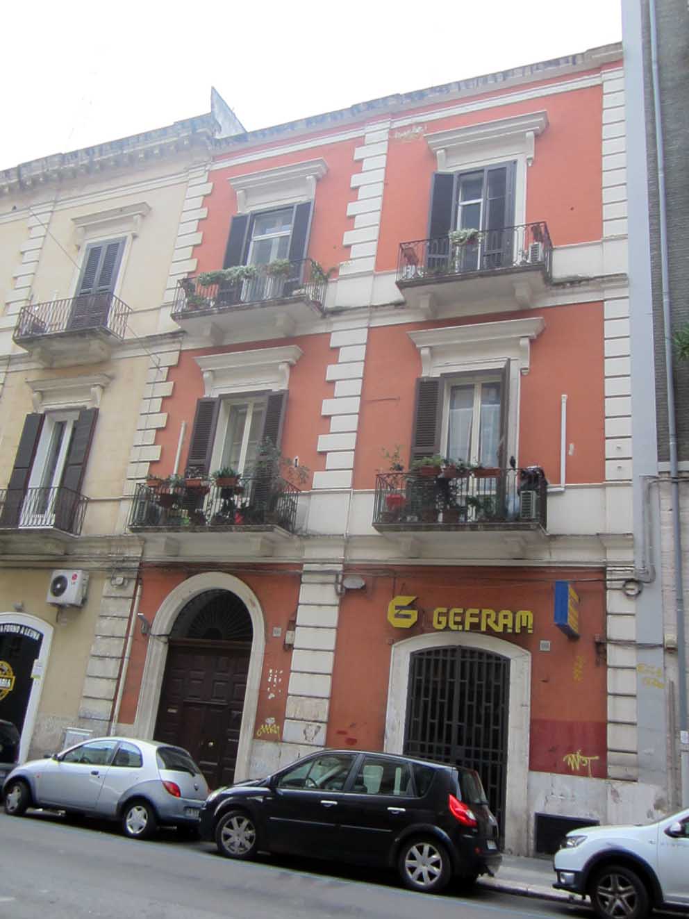 [Edificio in Via Abate Gimma, 186] (casa in linea) - Bari (BA) 