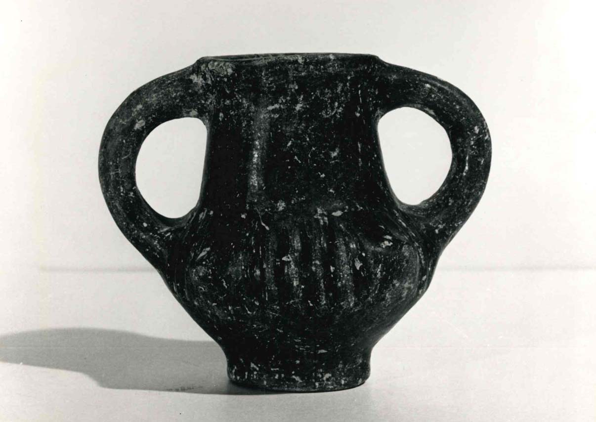 anfora - produzione etrusco laziale (metà SECOLI/ VIII a.C)