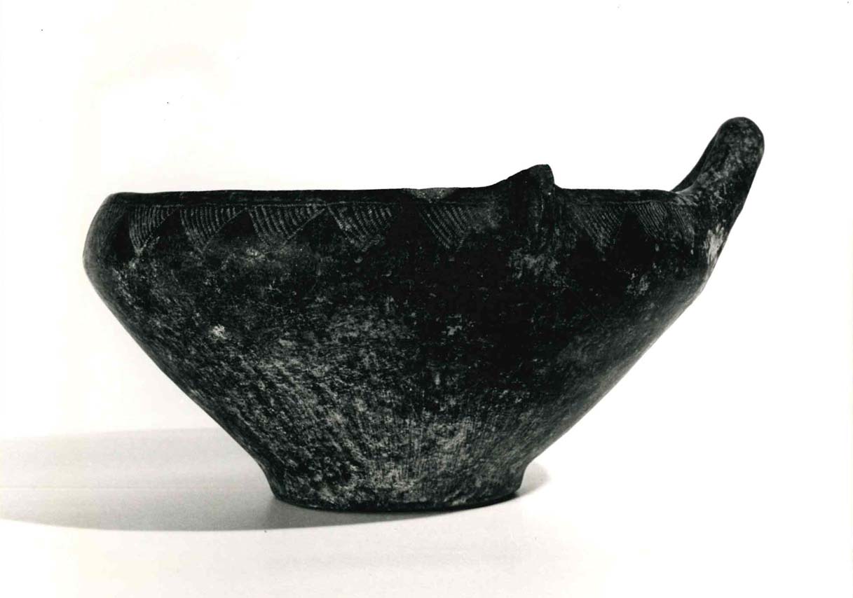 ciotola - produzione etrusco laziale (metà SECOLI/ VII a.C)