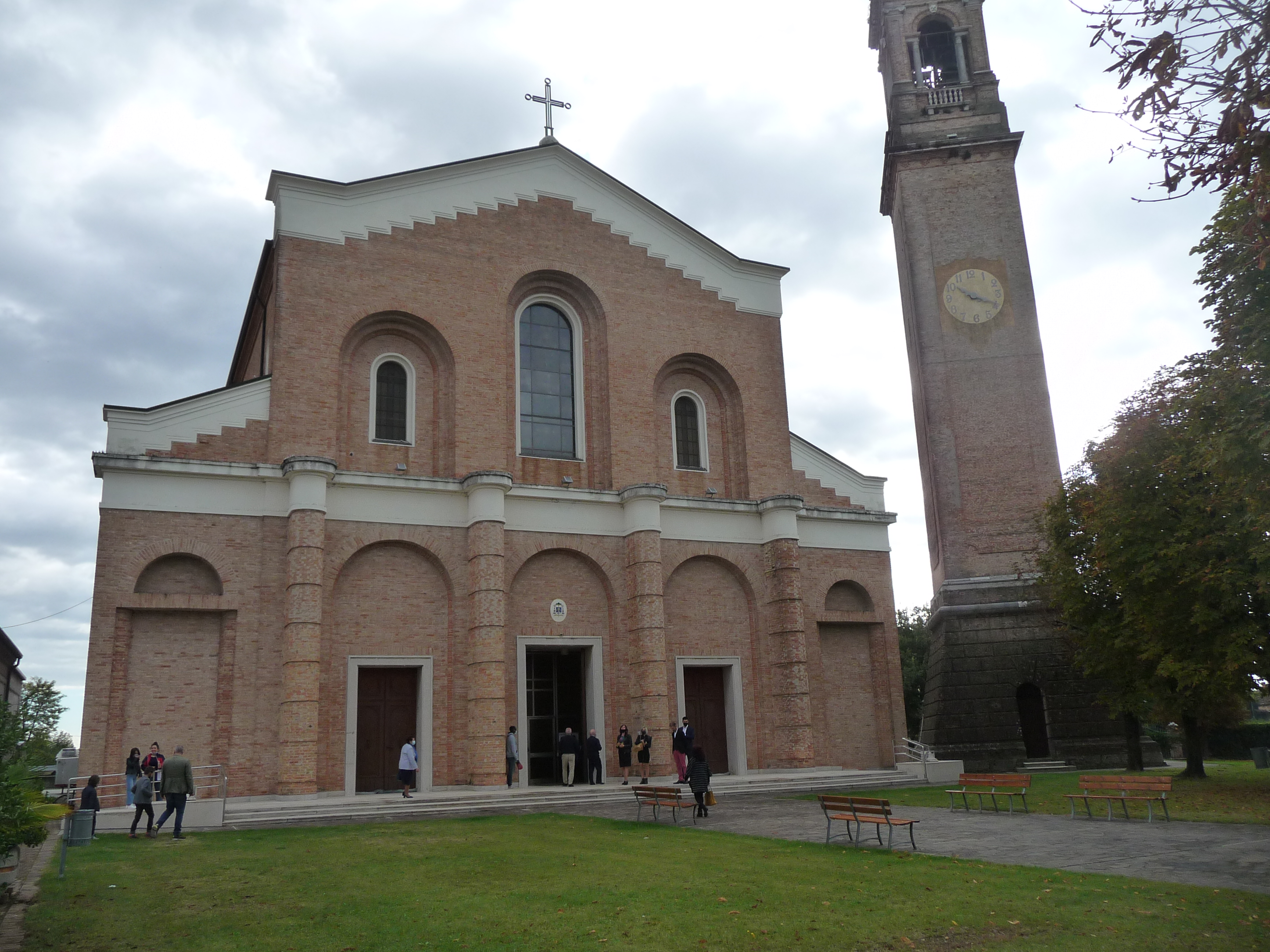 Chiesa parrocchiale dei Santi Fabiano e Sebastiano Martiri e Campanile (chiesa, parrocchiale) - Villorba (TV) 