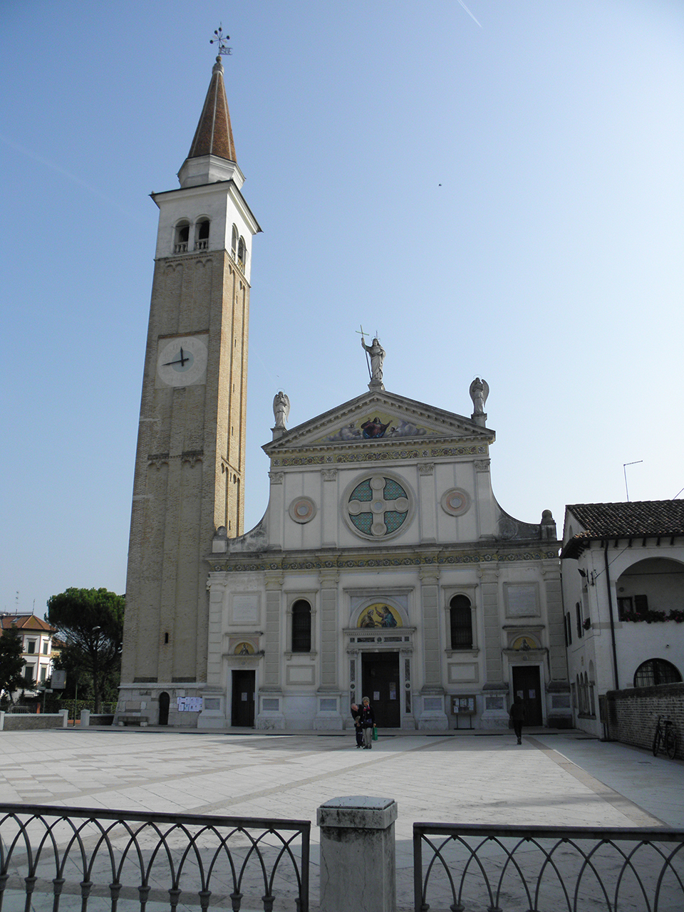 Chiesa Arcipretale di Santa Maria Assunta con campanile e sagrato (chiesa, arcipretale) - Mogliano Veneto (TV) 