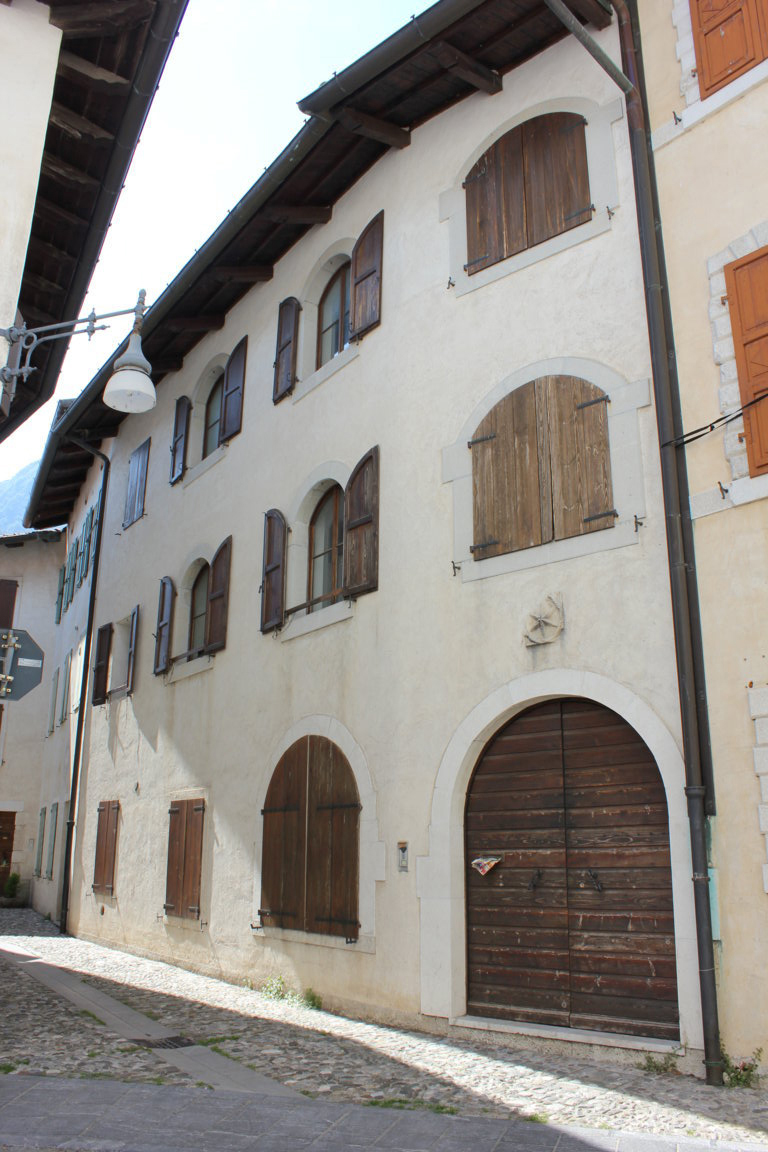 edificio romanico (casa) - Venzone (UD)  (XIII)