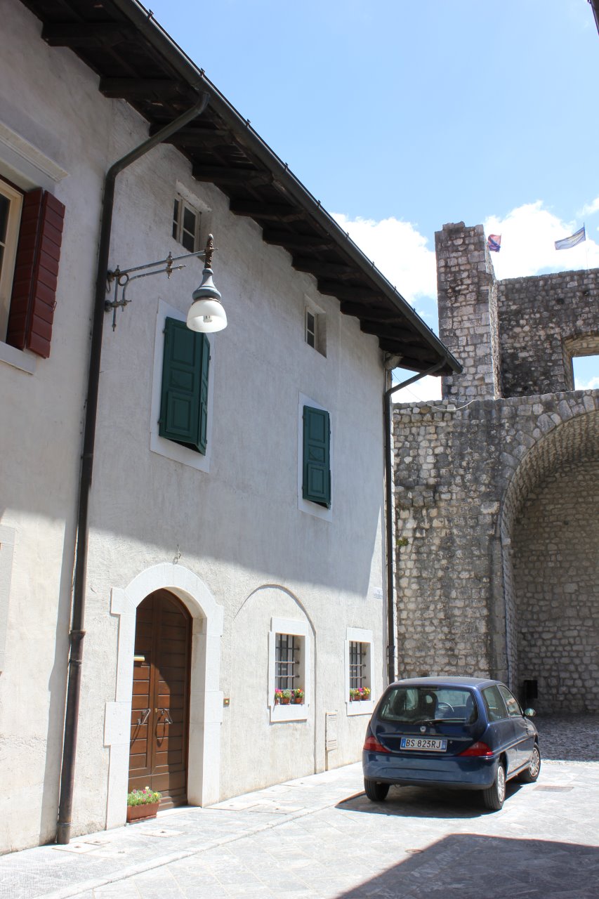edificio duecentesco presso la porta S. Genesio (casa) - Venzone (UD)  (XIII)