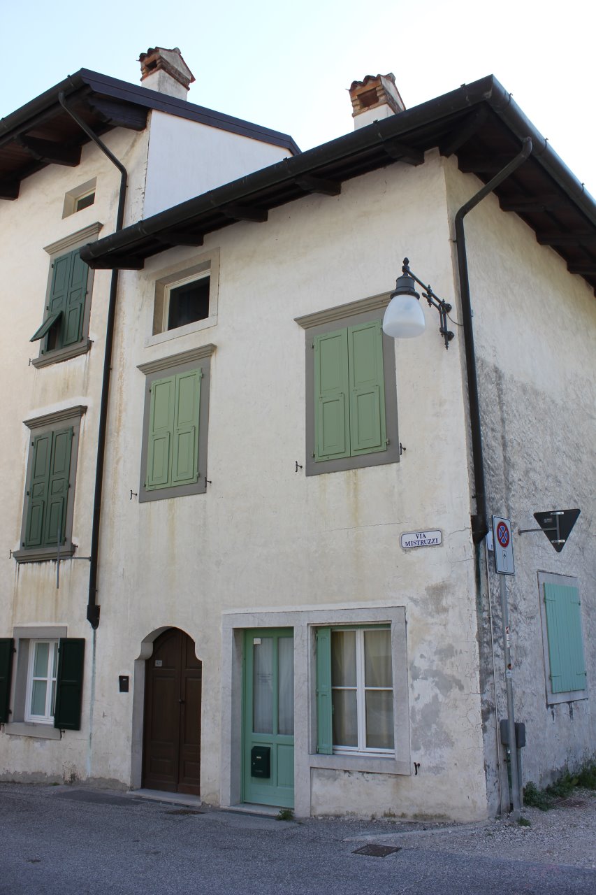 edificio d'angolo presso la Porta di Sopra (casa) - Venzone (UD)  (XIII)