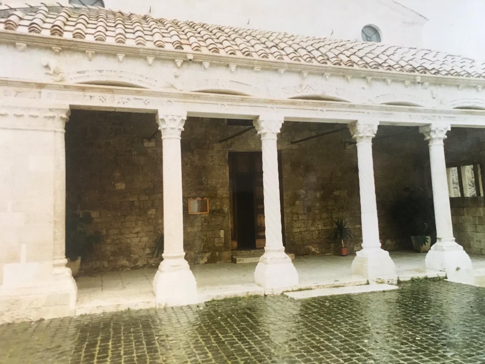 Portico di Santa Maria Assunta (portico) - Lugnano in Teverina (TR)  (XII, seconda metà)