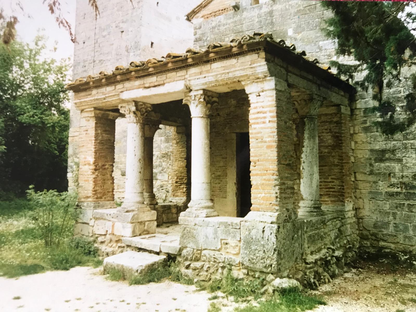 Portico della chiesa di Santa Pudenziana (portico) - Narni (TR)  (XI, inizio)