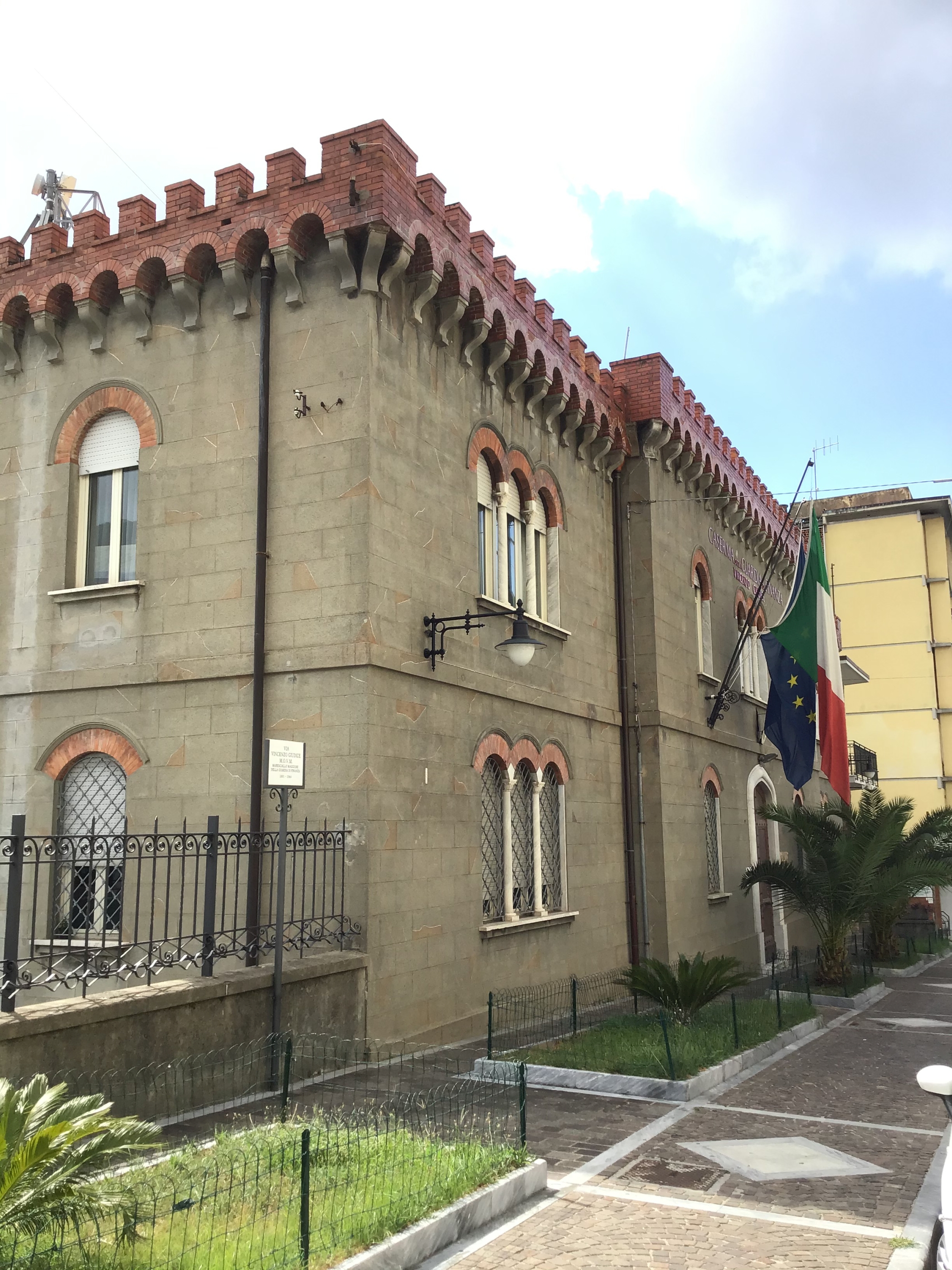Palazzo del Comando della Guardia di Finanza (palazzo, di servizi) - Massa (MS)  (XX, prima metà)
