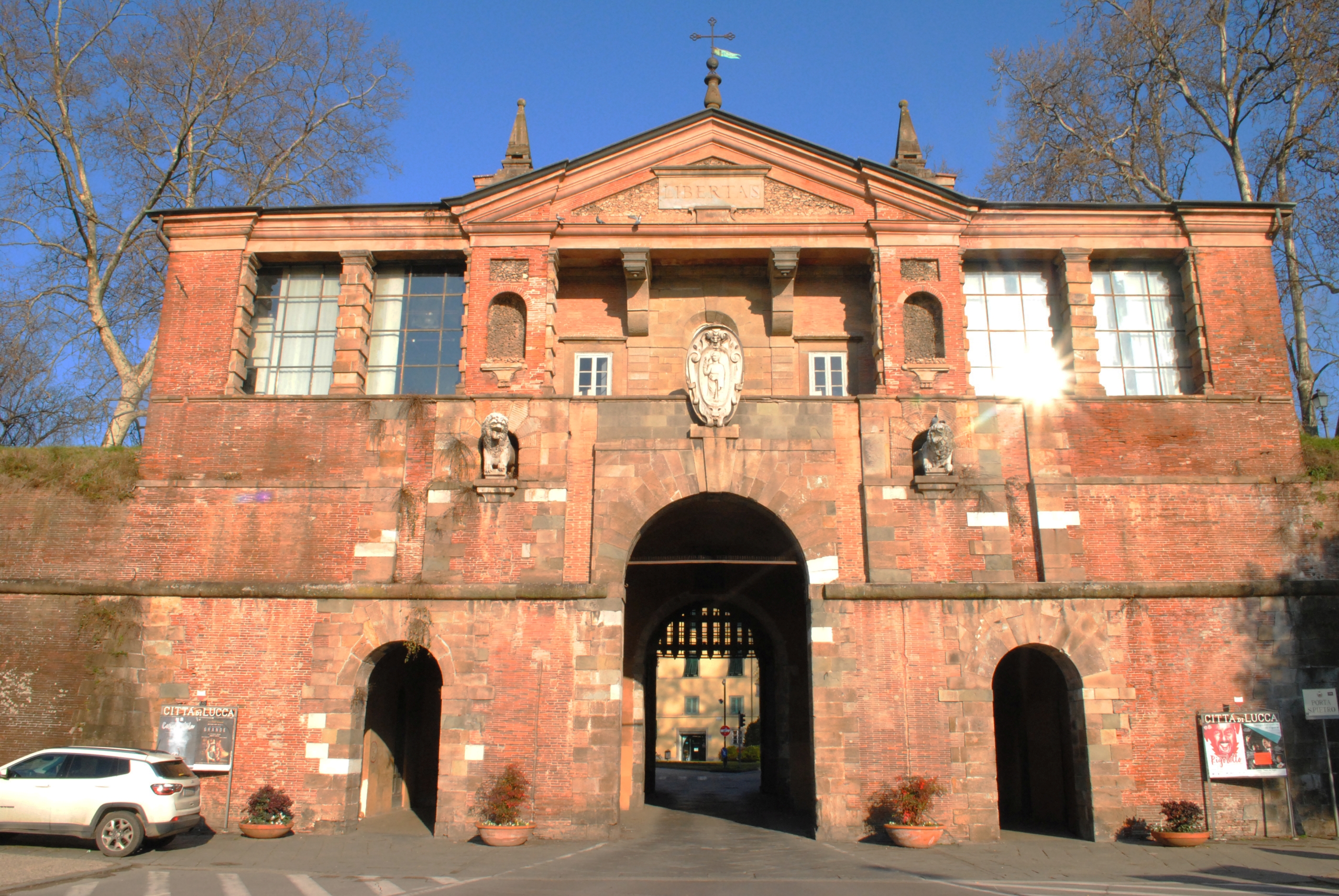 Porta S. Pietro (porta, urbana) - Lucca (LU)  (XVI; XIX)