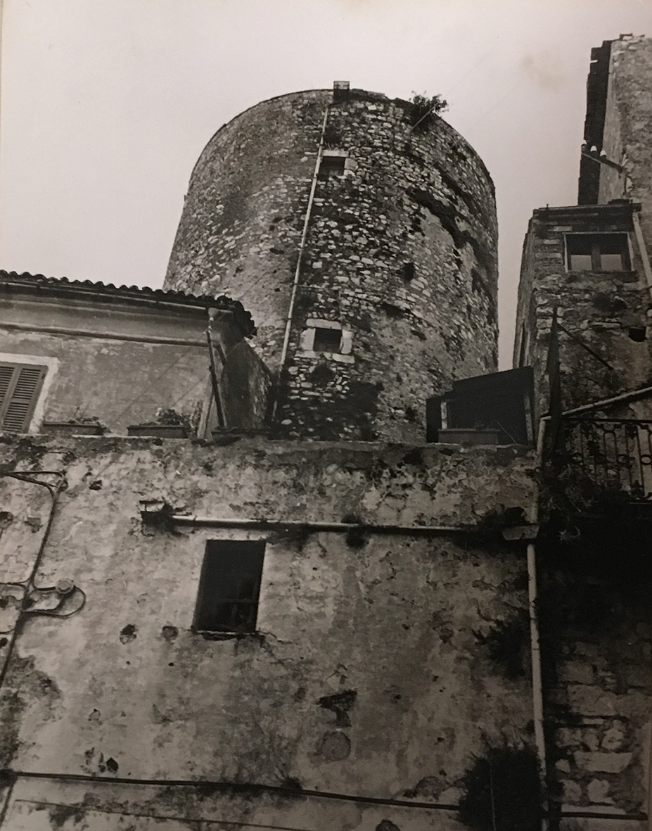 Torrione cilindrico dell'ex castello (torrione) - Sonnino (LT) 