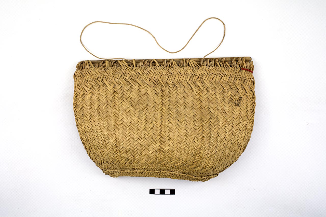 Cesto, ARREDI E SUPPELLETTILI/ CONTENITORI, RECIPIENTI E OGGETTI DI USO DOMESTICO - Bororo