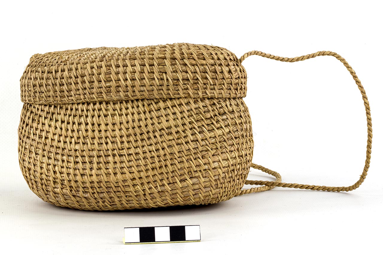 Cesto, contenitore, ARREDI E SUPPELLETTILI/ CONTENITORI, RECIPIENTI E OGGETTI DI USO DOMESTICO - Bororo