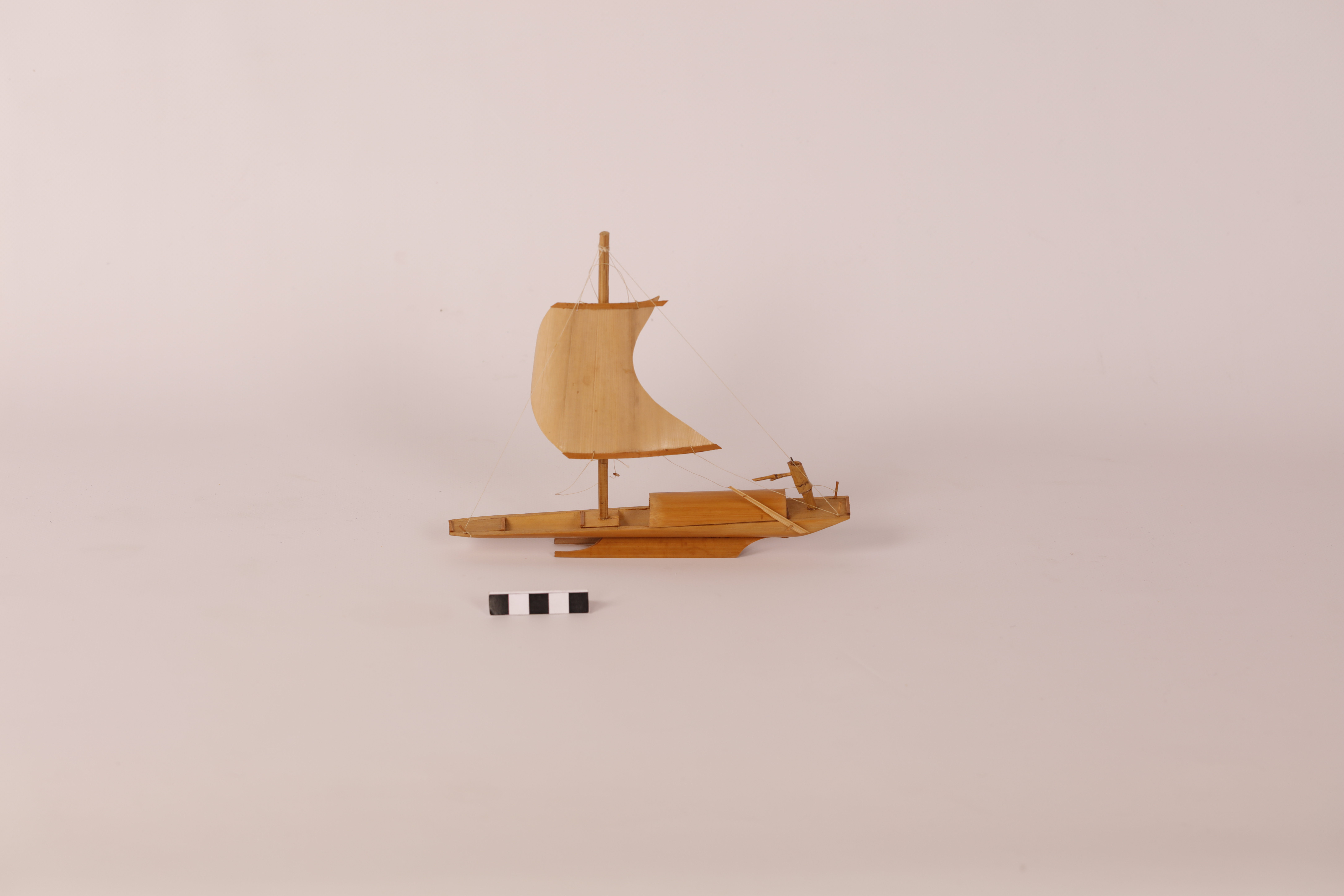 Modellino di imbarcazione, ARREDI E SUPPELLETTILI