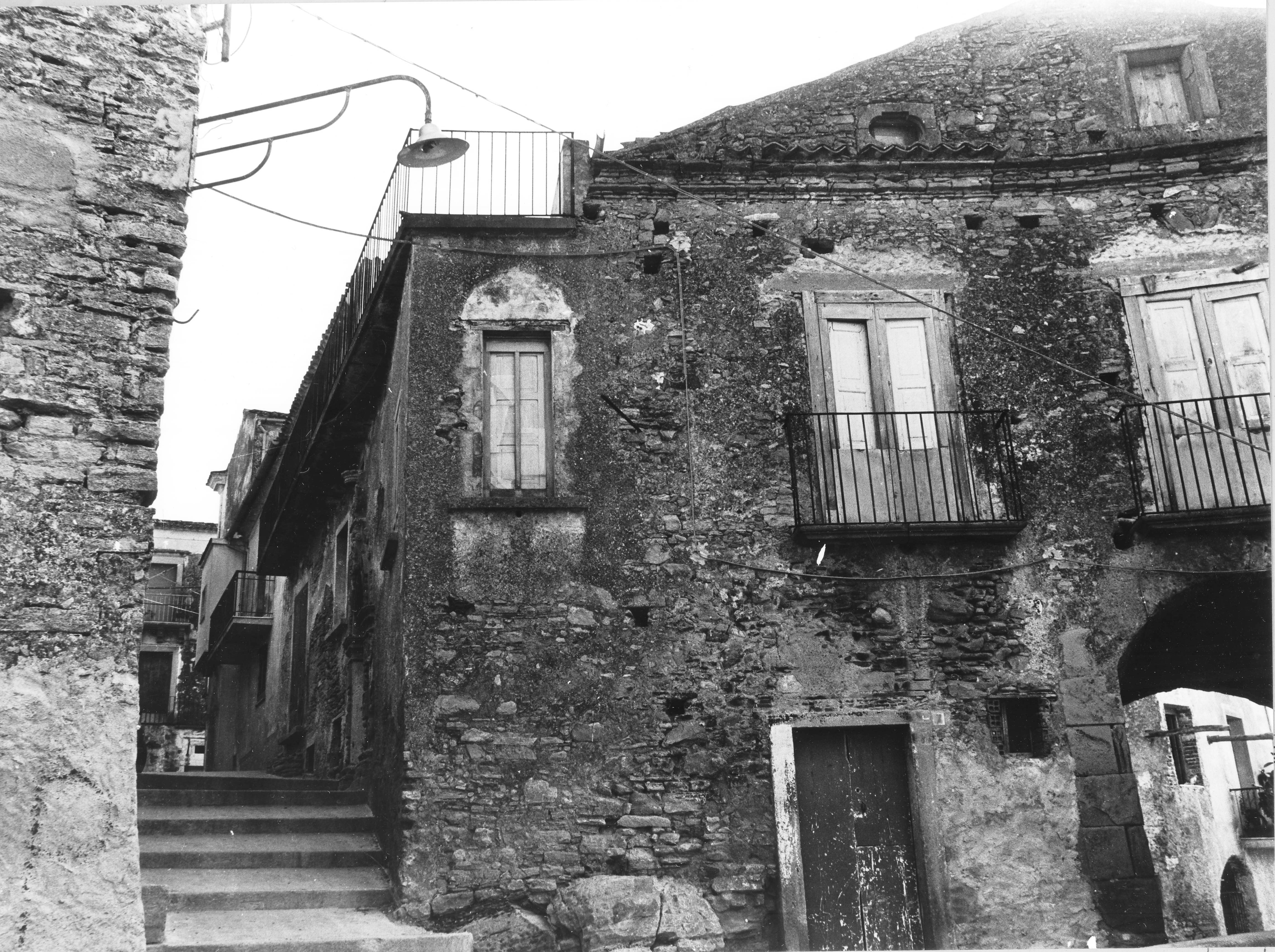 Palazzo Ariani (palazzo, privato) - Fuscaldo (CS) 