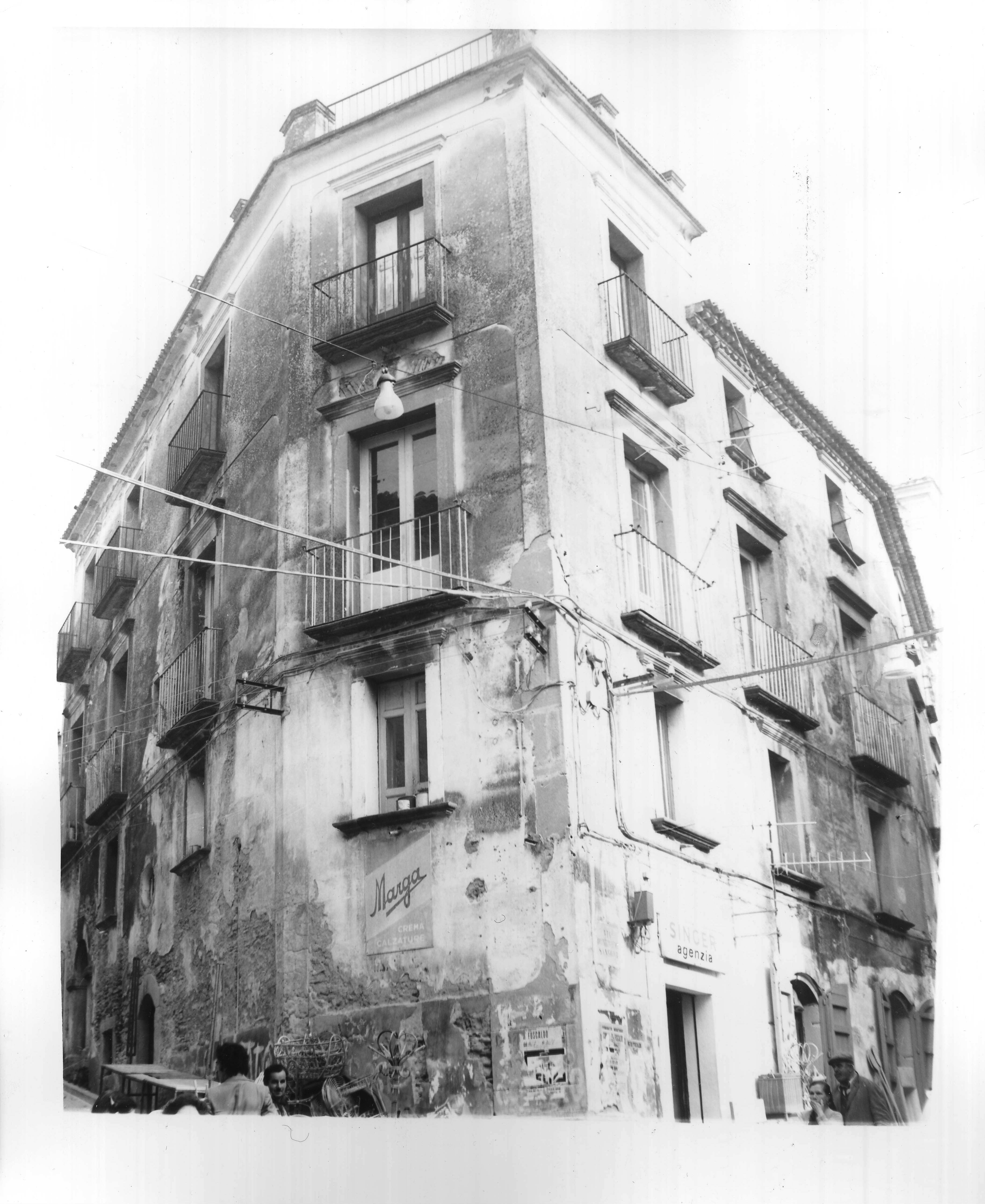 Palazzo Poci (palazzo, privato) - Fuscaldo (CS)  (XVIII)