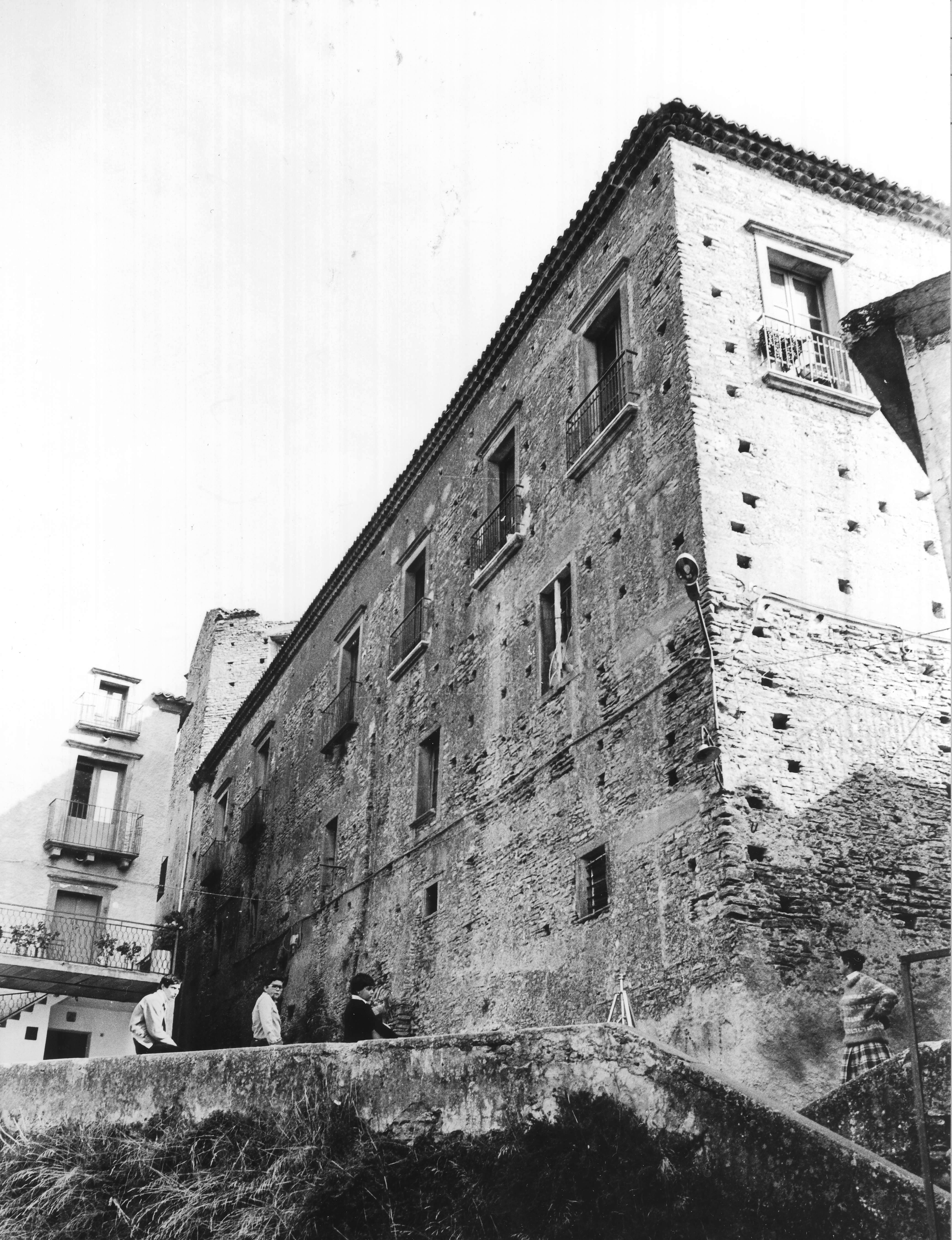 Palazzo Montesani (palazzo, privato) - Fuscaldo (CS)  (XVIII)