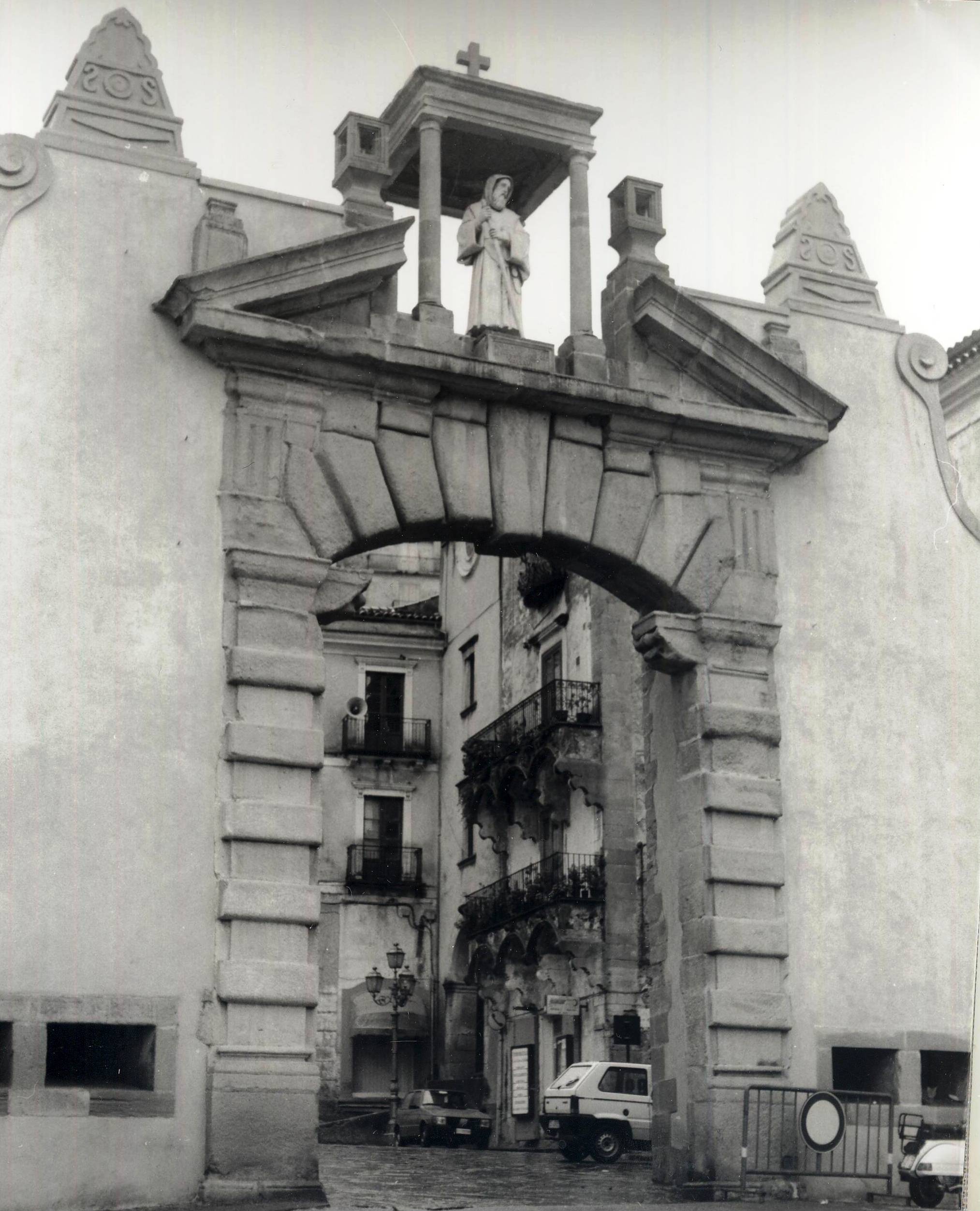Porta di San Francesco (cinta muraria) - Paola (CS)  (XVI, inizio)