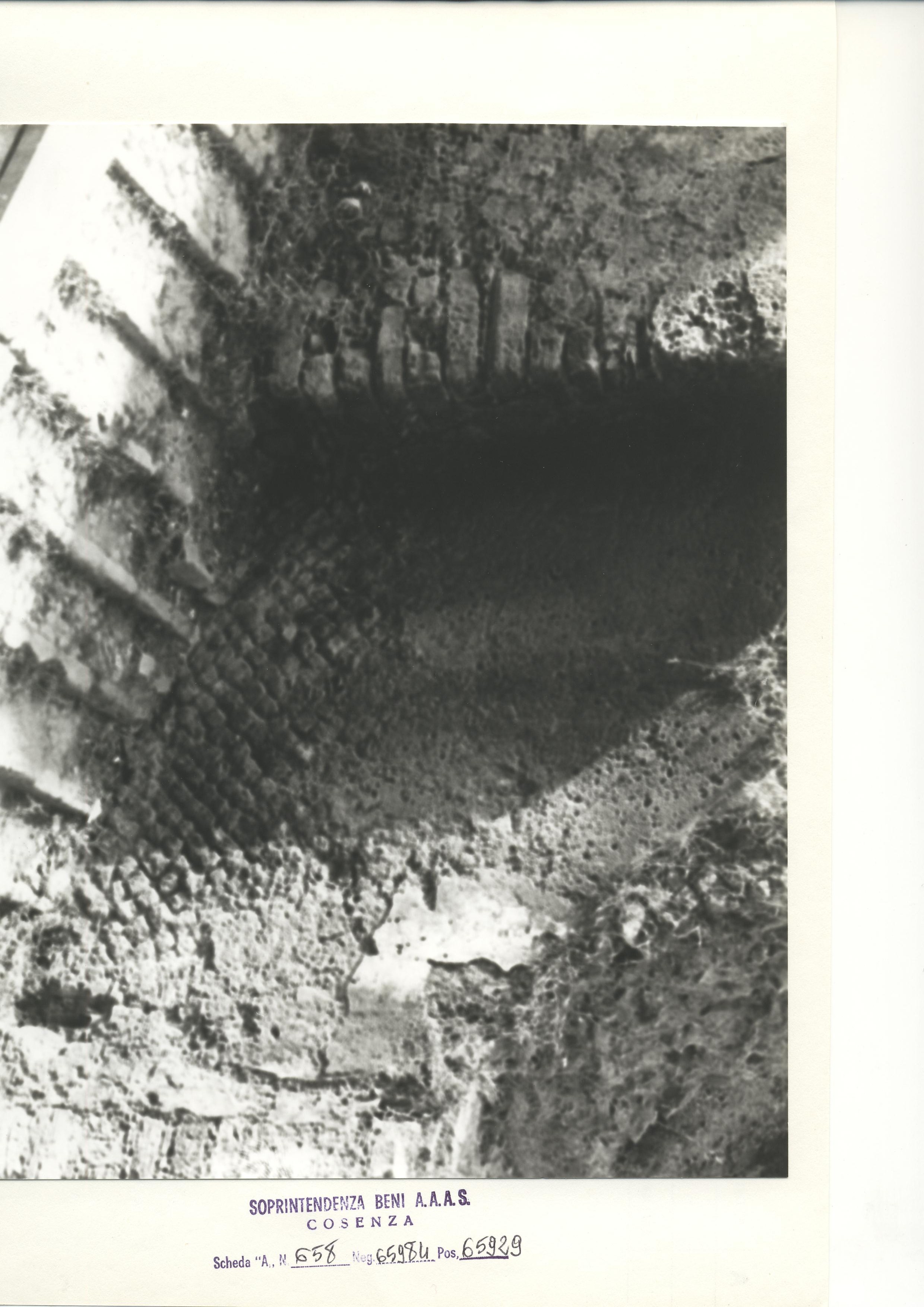avanzi di struttura muraria (cinta muraria romana) - Cosenza (CS) 
