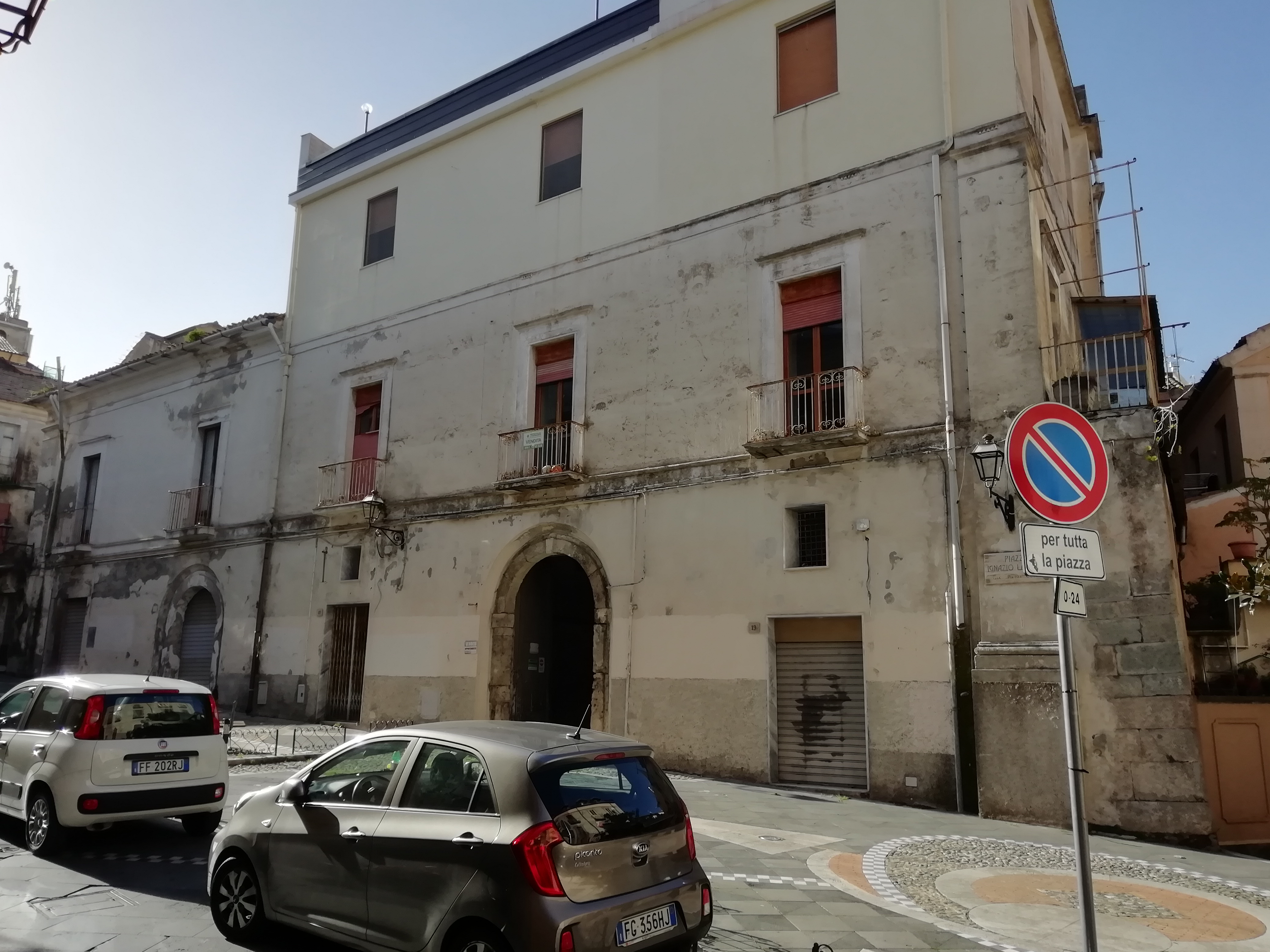 [Edificio in Piazza La Russa, 15, 16, 17, 18, 19] (casa, privata) - Catanzaro (CZ) 