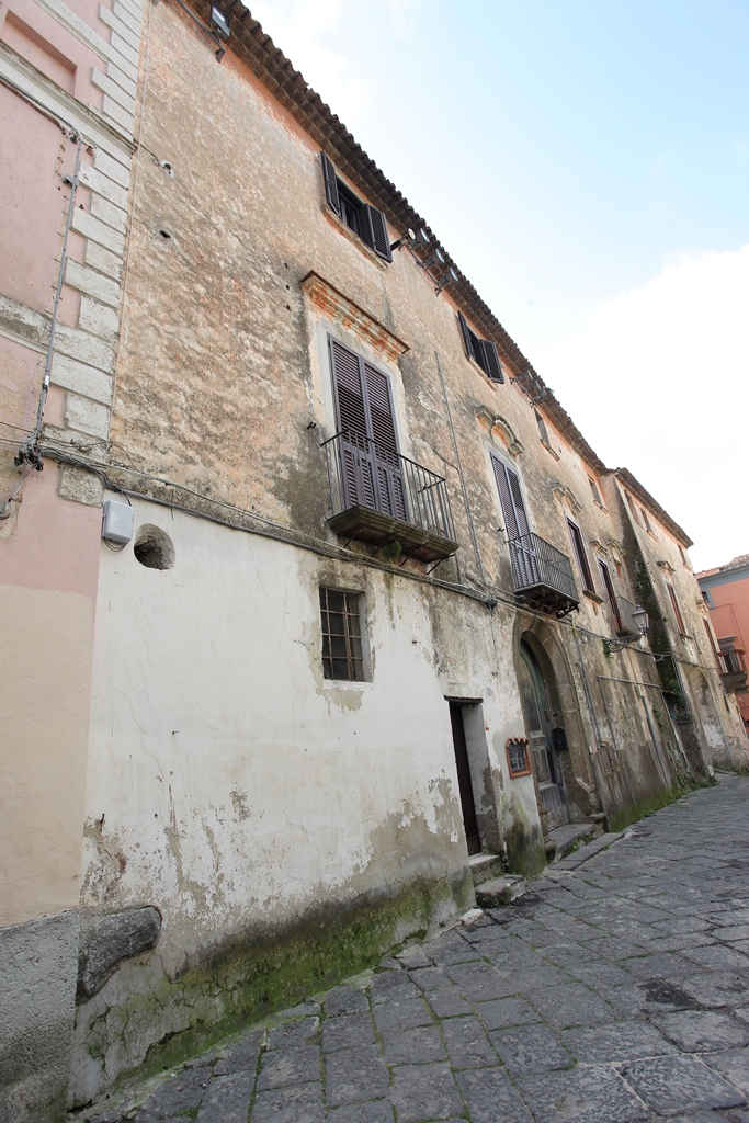 [Palazzo in Via San Nicola, 4] (palazzo, nobiliare) - Sessa Aurunca (CE) 