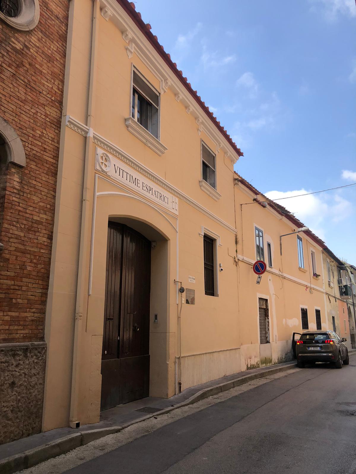 Convento delle 'Vittime espiatrici di Gesù Sacramentato' con annessa chiesa (convento, monastico) - Santa Maria Capua Vetere (CE)  (NR)