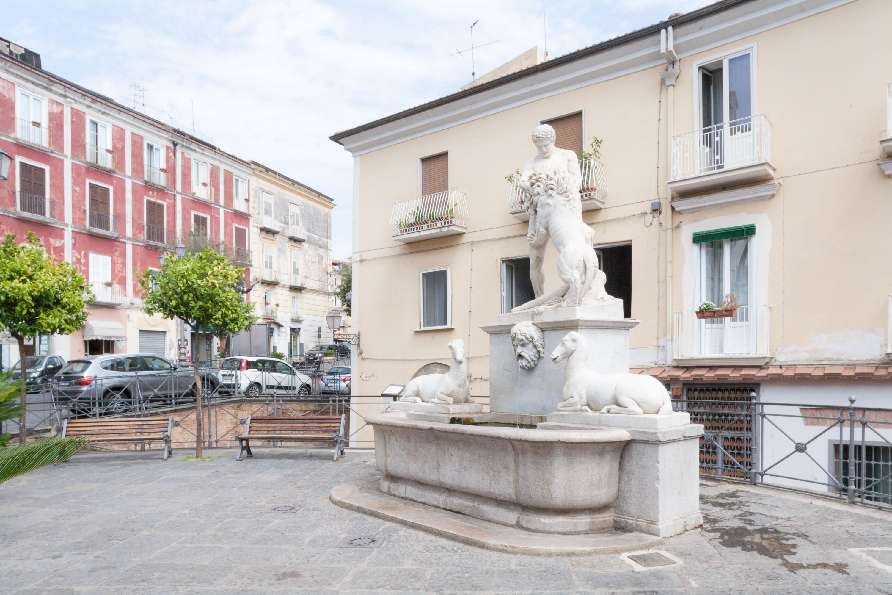 [Palazzo in Piazza Ercole] (palazzo, residenziale) - Sessa Aurunca (CE)  (XIV)