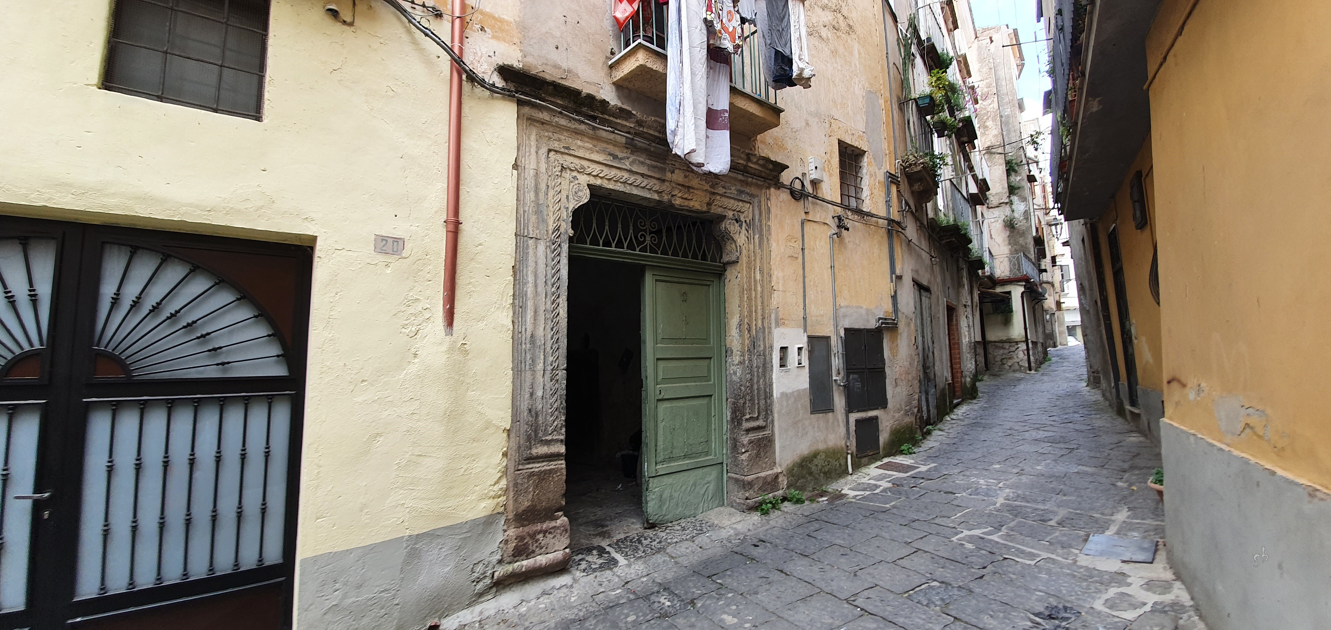 [Palazzo in Via G. Marconi, 22,24] (palazzo, residenziale) - Sessa Aurunca (CE)  (XV)
