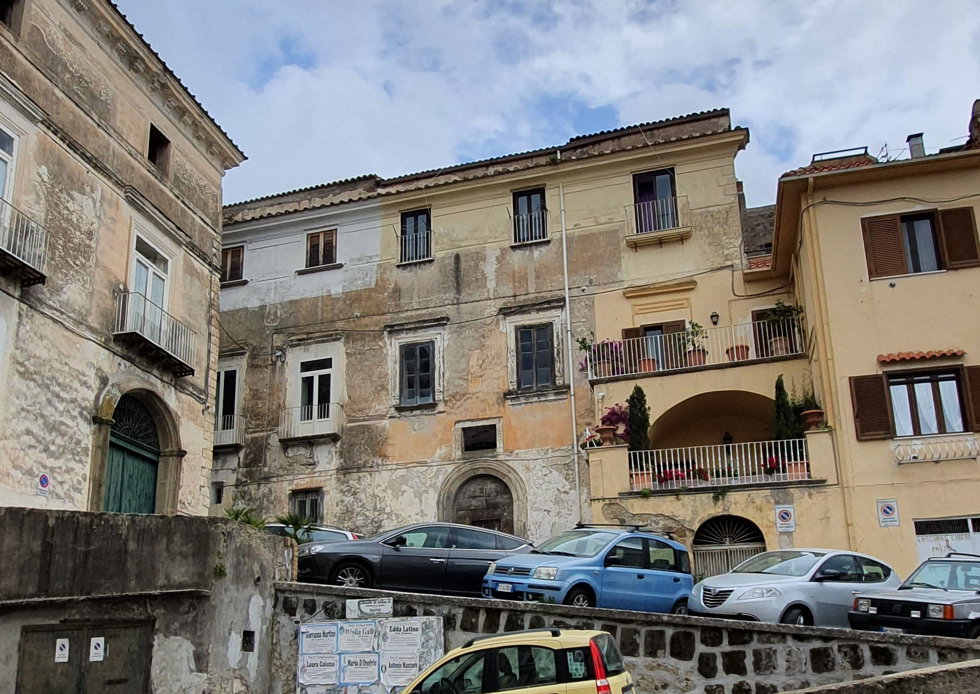 [Palazzo in via Garibaldi] (palazzo, residenziale) - Sessa Aurunca (CE)  (XVI)