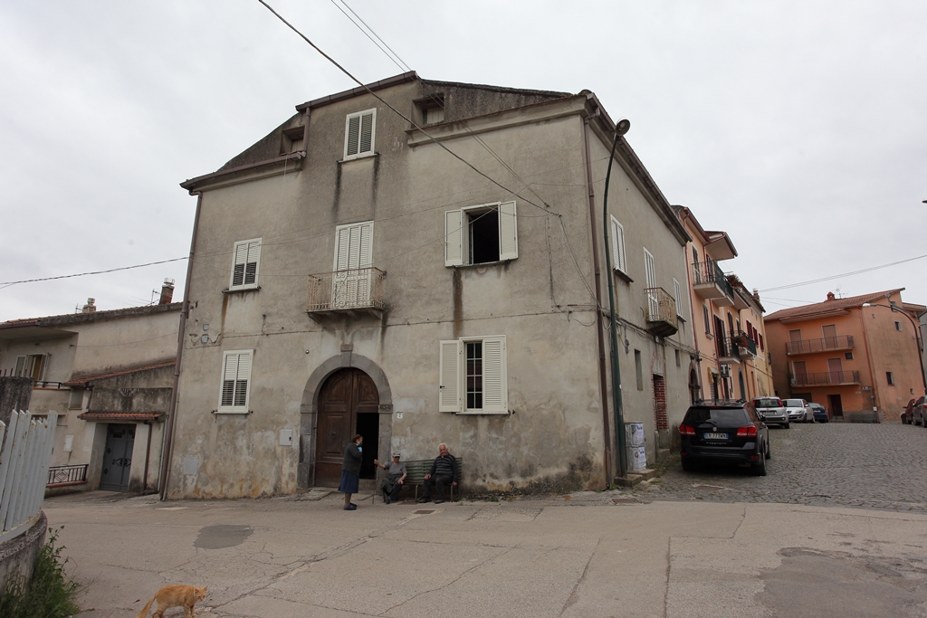 [Palazzo in Strada Comunale di Fontanelle, 2/3] (palazzo, privato) - Teano (CE) 