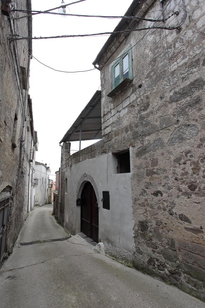 [Palazzo in Via Secce, 13] (palazzo, privato) - Teano (CE) 