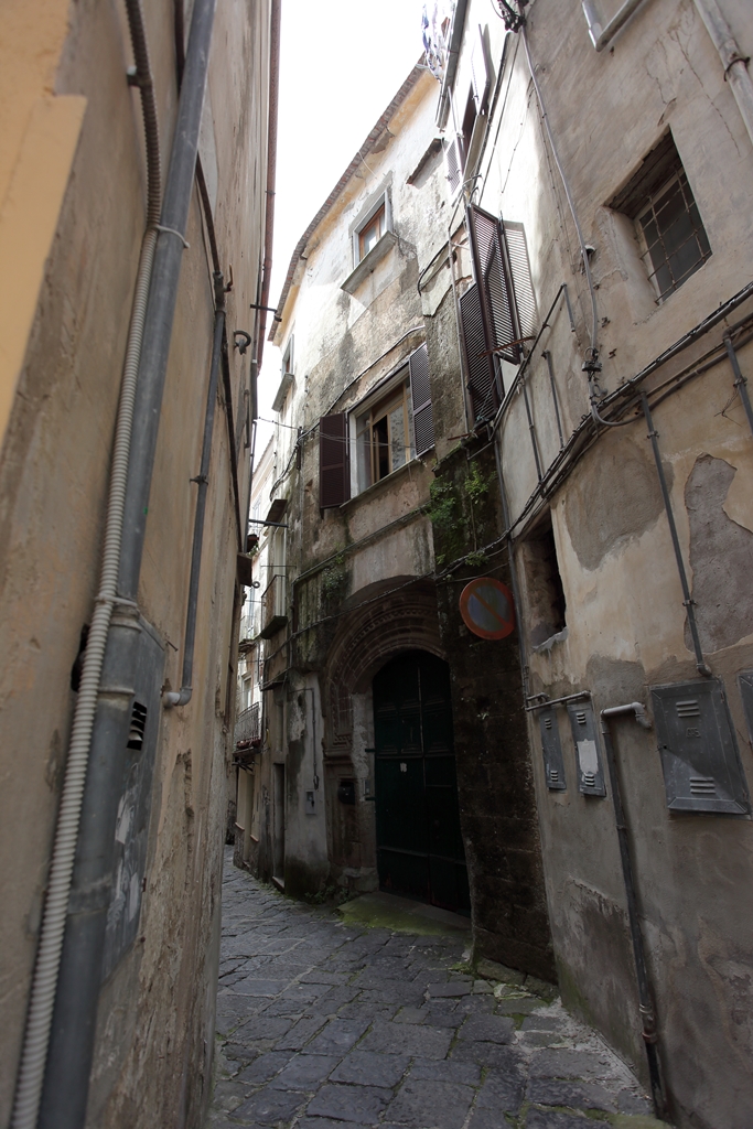 [Palazzo in Via Ettore Massimo, 4] (palazzo, nobiliare) - Sessa Aurunca (CE)  (XIV)