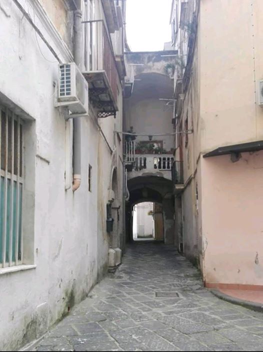 [Palazzo in Via Tuozzi, 11] (palazzo, residenziale) - Sessa Aurunca (CE)  (XVI)