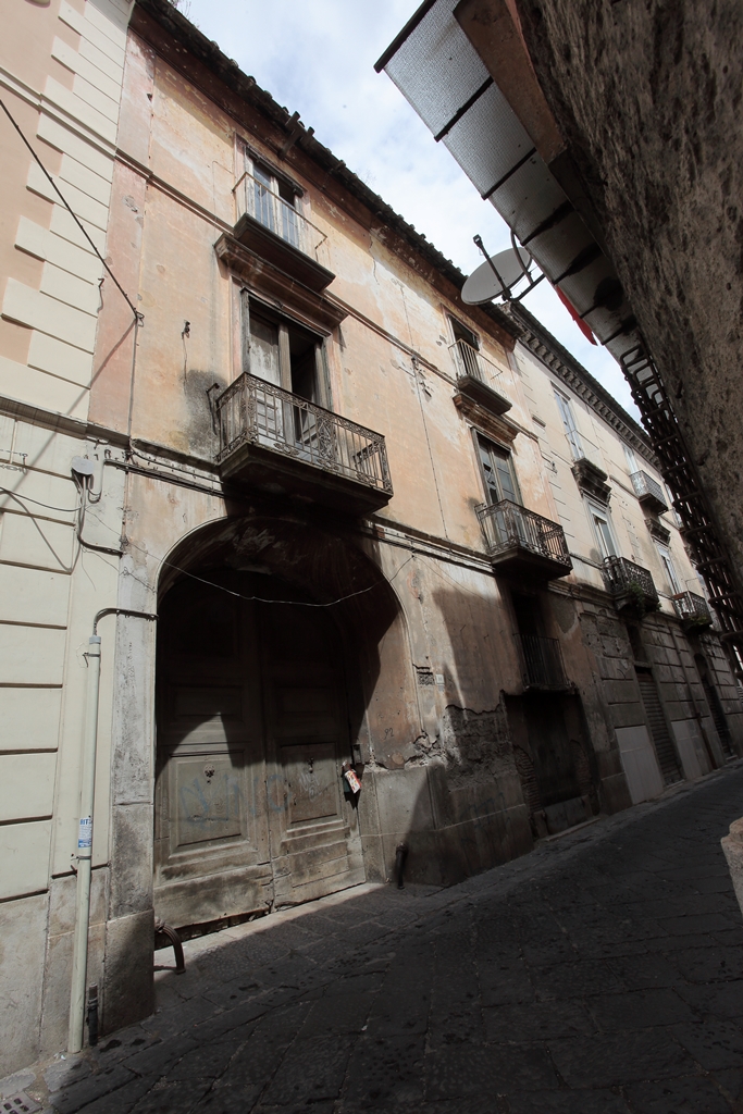 [Palazzo in Via Roberto D'Angiò, 28] (palazzo, privato) - Santa Maria Capua Vetere (CE) 