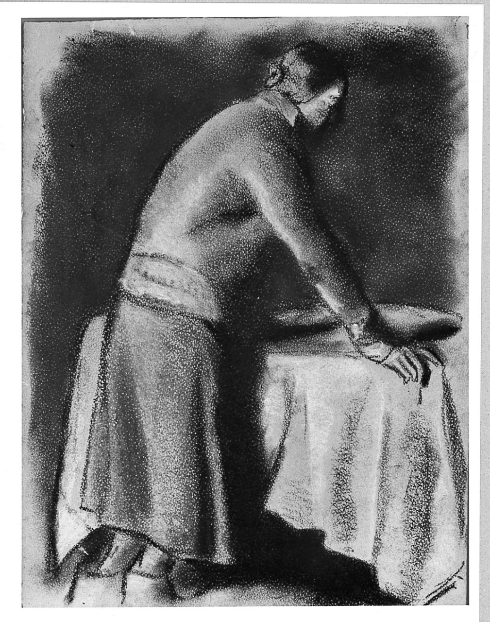 Donna in piedi, figura femminile (disegno) di Costetti Giovanni (prima metà sec. XX)