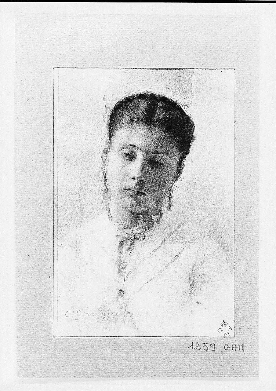 Testa di giovane donna, (r.), Studio di panneggio, (v.), ritratto di donna, panneggio (disegno) di Giarrizzo Carmelo (sec. XX)